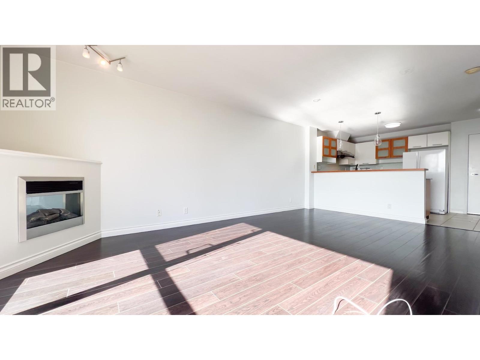 816 7831 Westminster Highway Property Photo 9