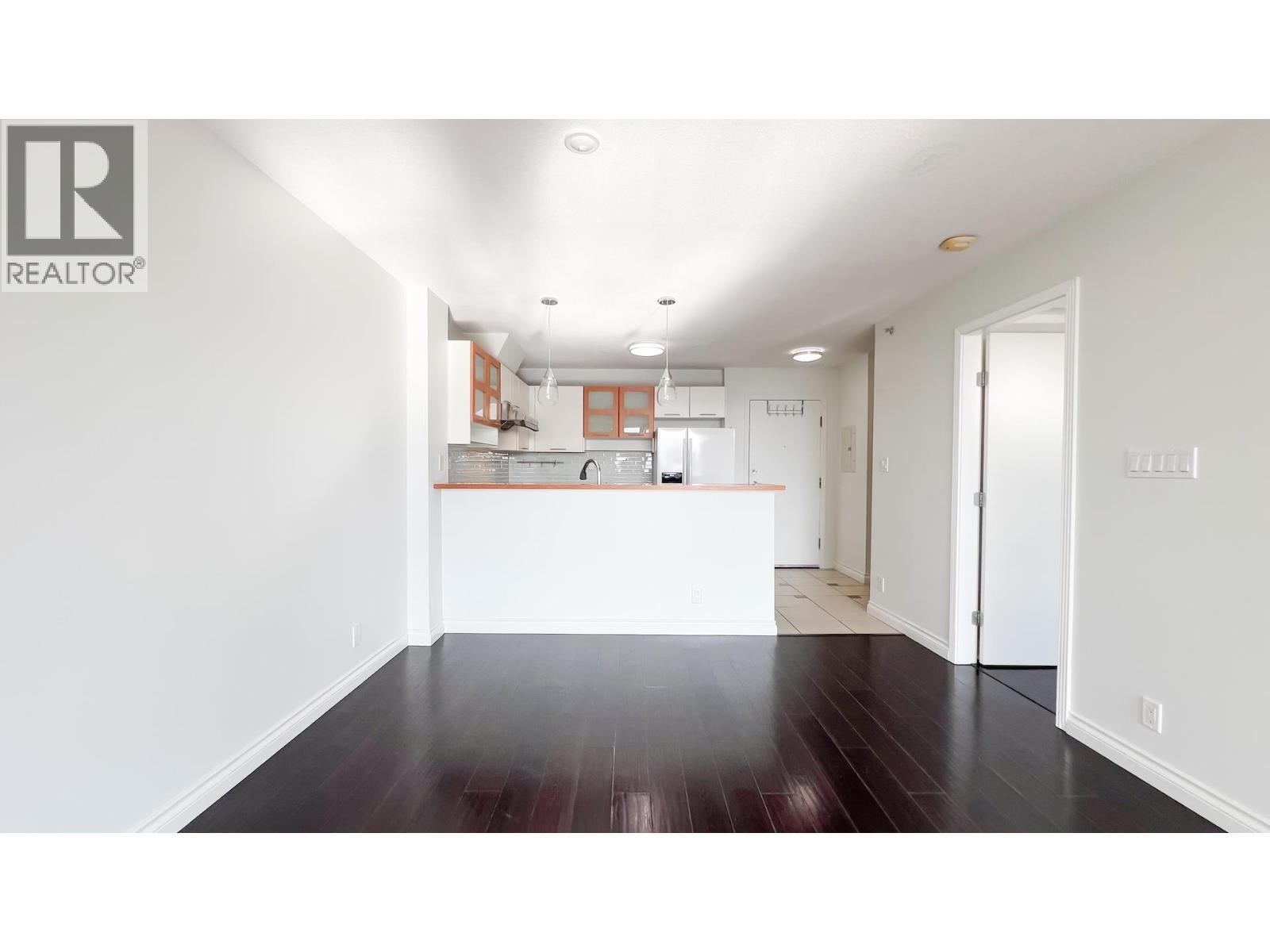 816 7831 Westminster Highway Property Photo 10