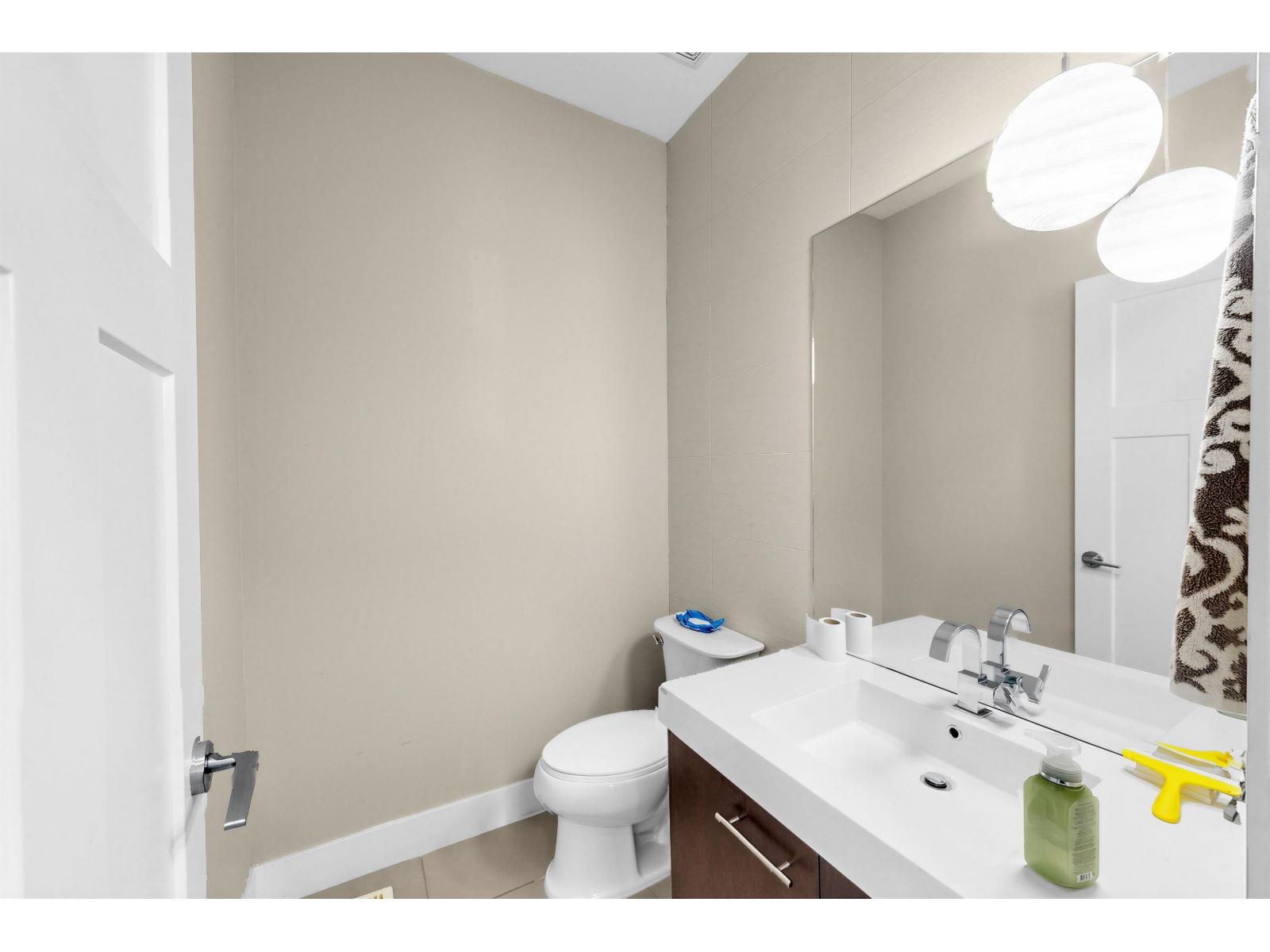 34 15977 26 Avenue Property Photo 14