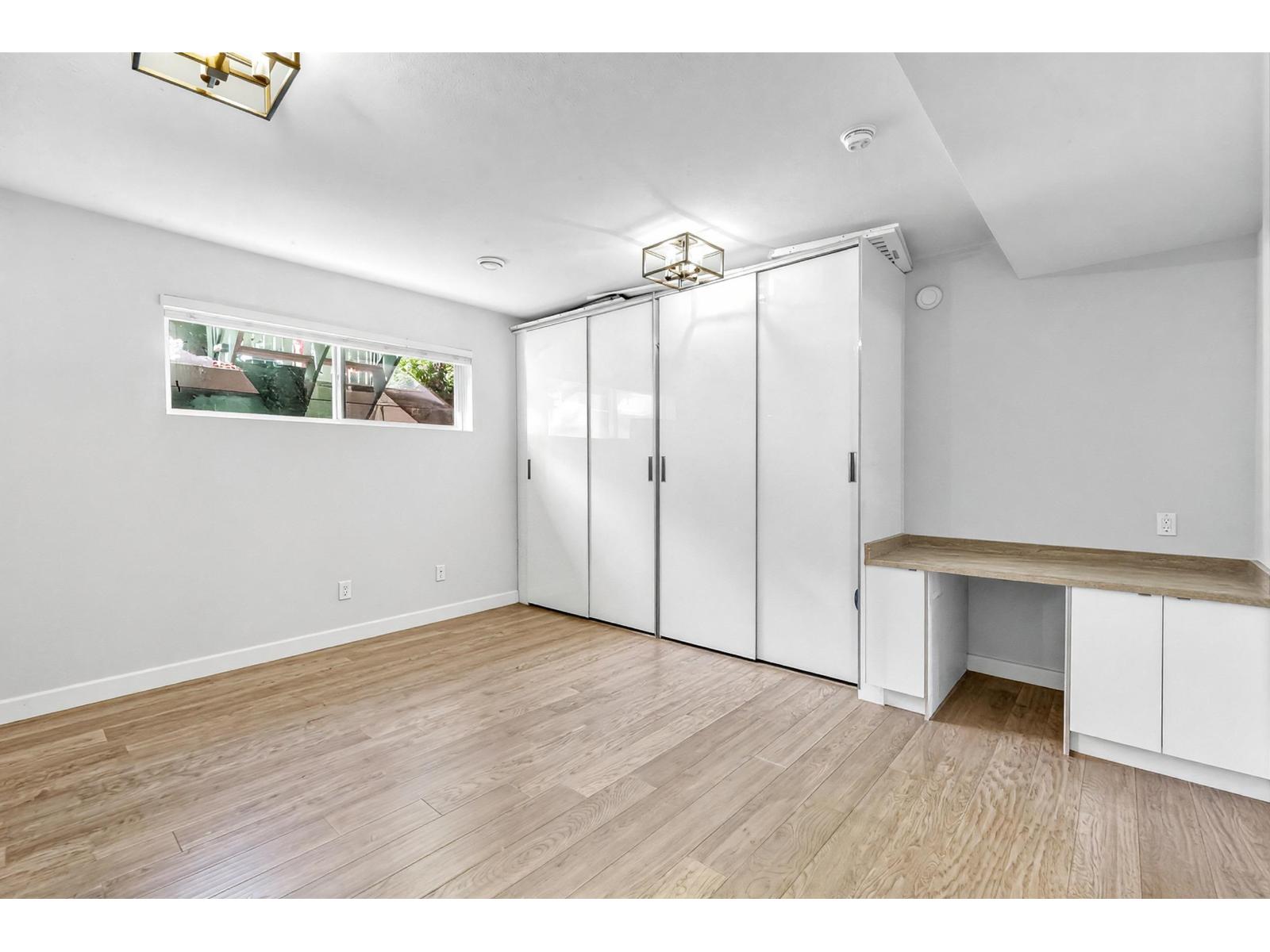 34 15977 26 Avenue Property Photo 28