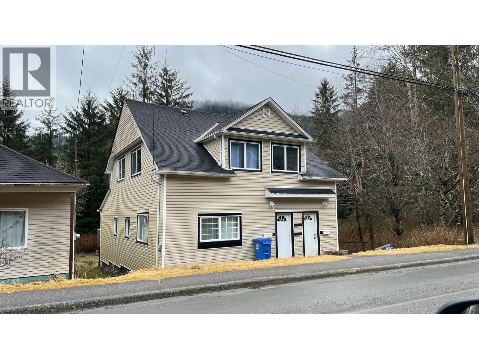843-845 Comox Avenue Property Photo 1
