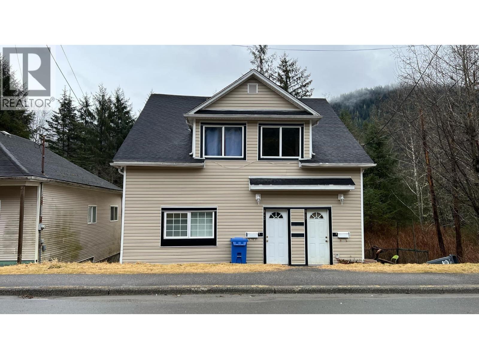843-845 Comox Avenue Property Photo 3