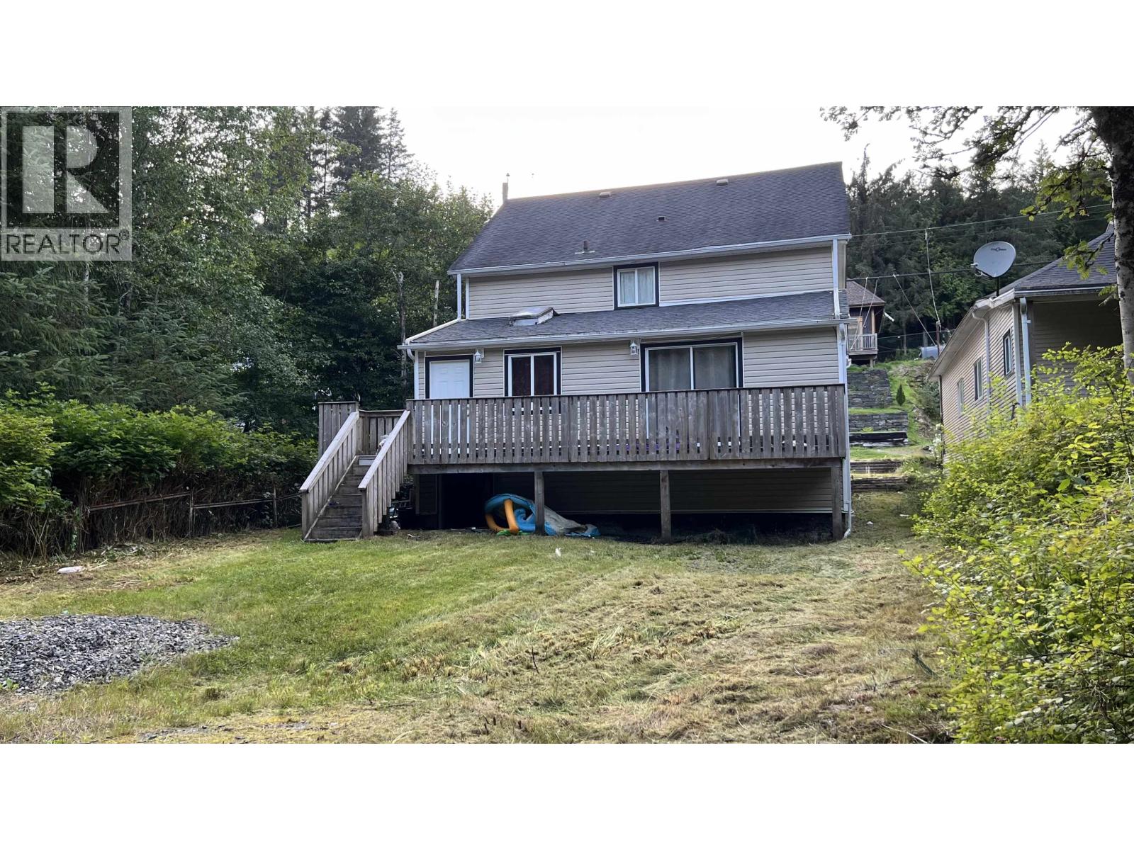 843-845 Comox Avenue Property Photo 4