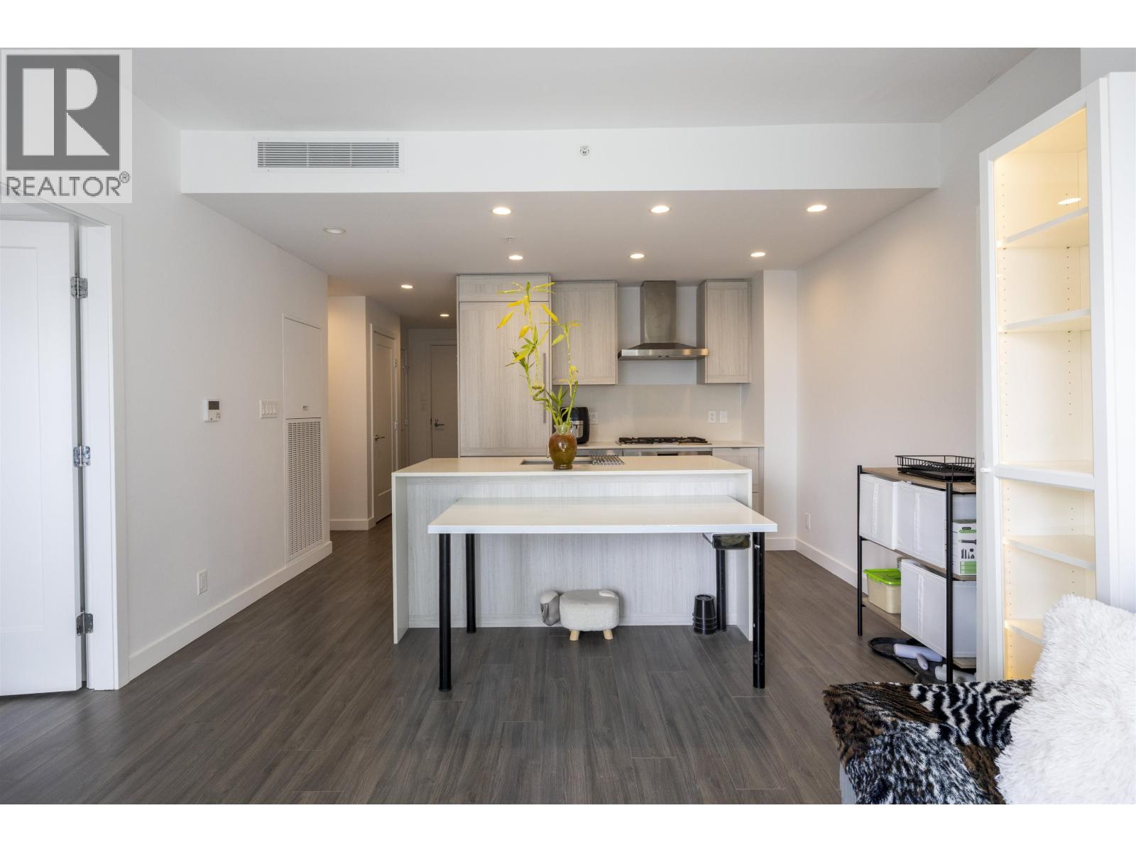 1505 2311 Beta Avenue Property Photo 3