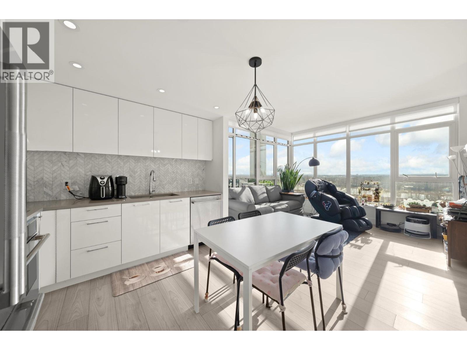 1405 3581 E KENT AVENUE NORTH Property Photo 1