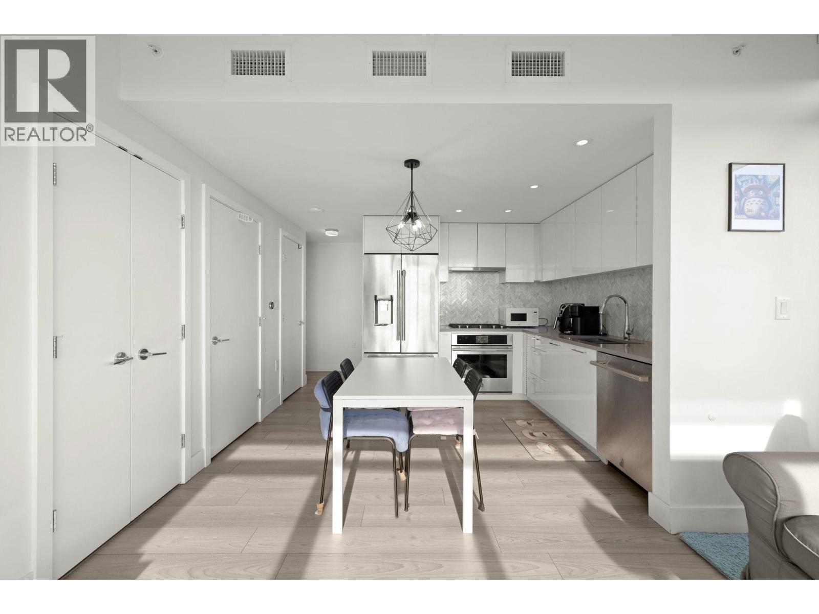1405 3581 E Kent Avenue North Property Photo 4