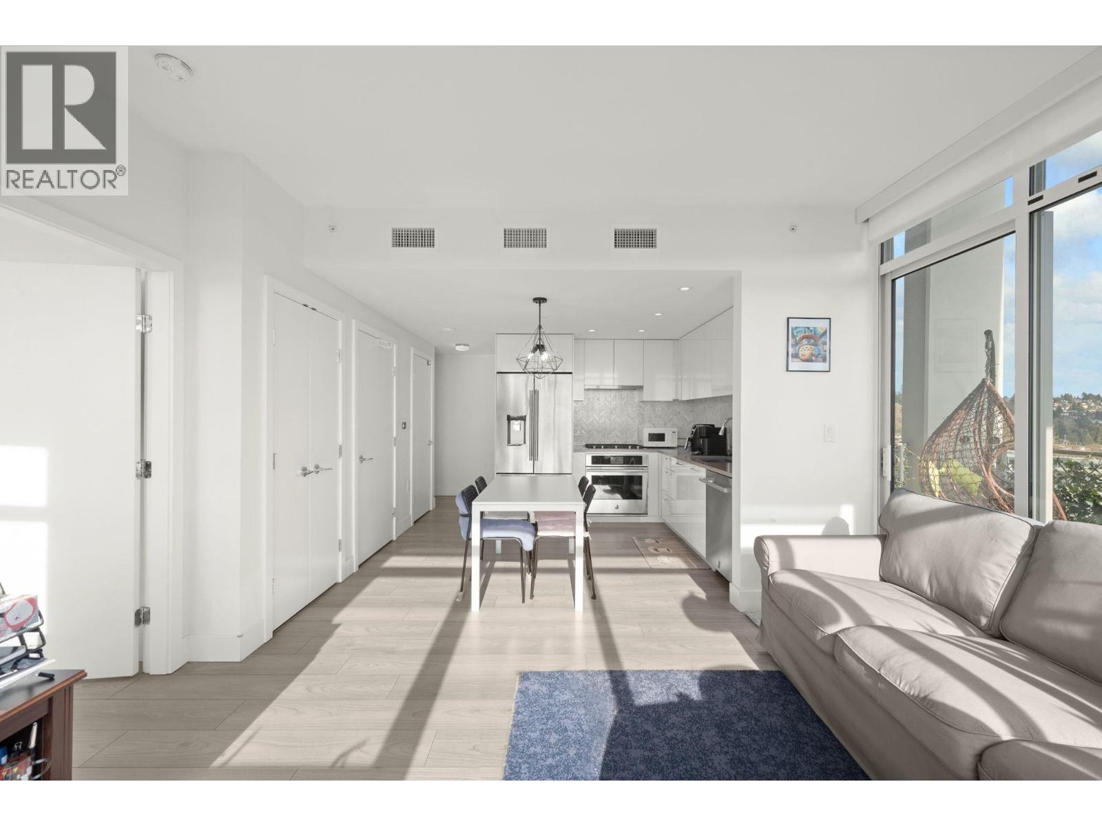1405 3581 E Kent Avenue North Property Photo 8