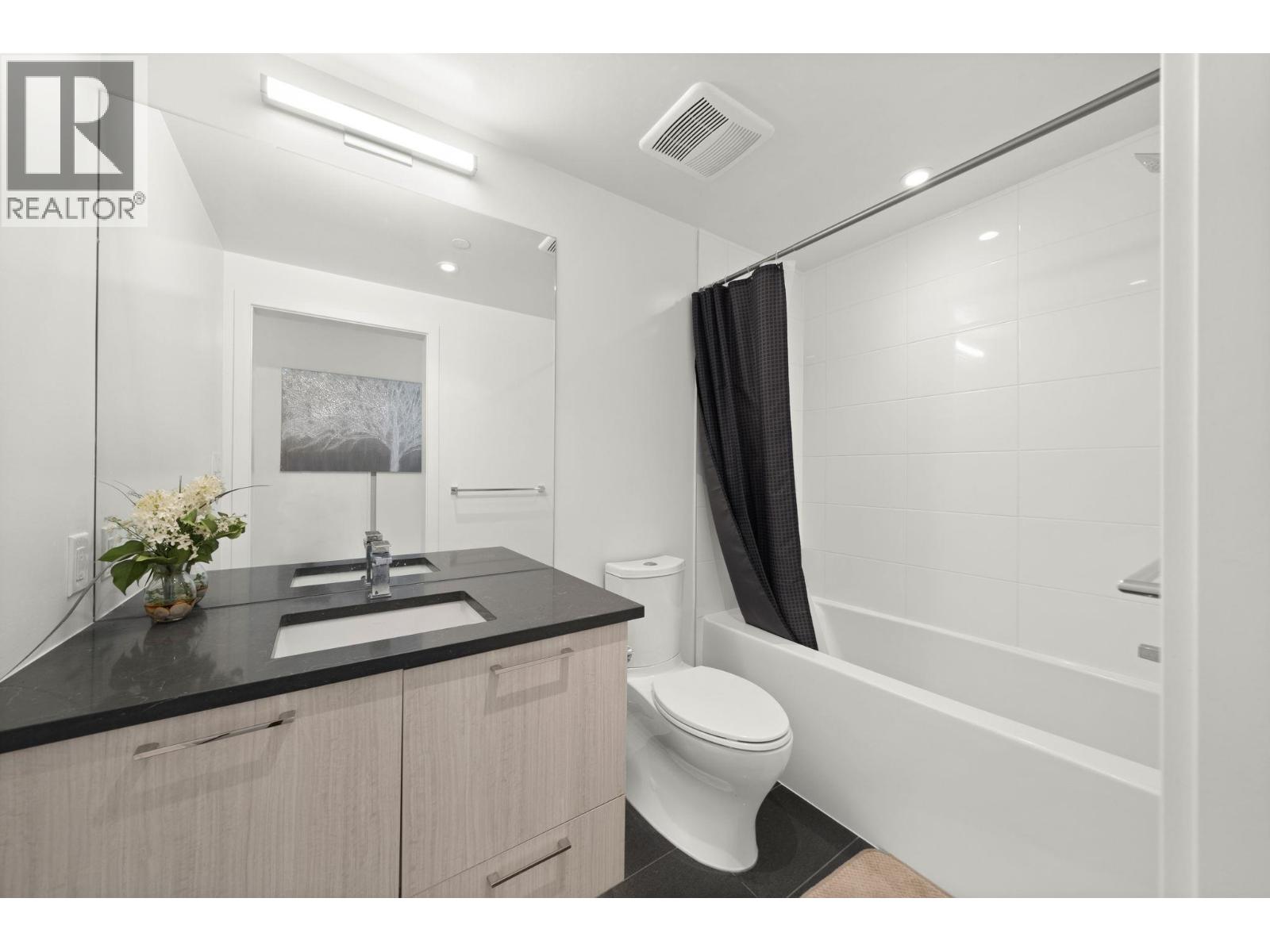 1405 3581 E Kent Avenue North Property Photo 9