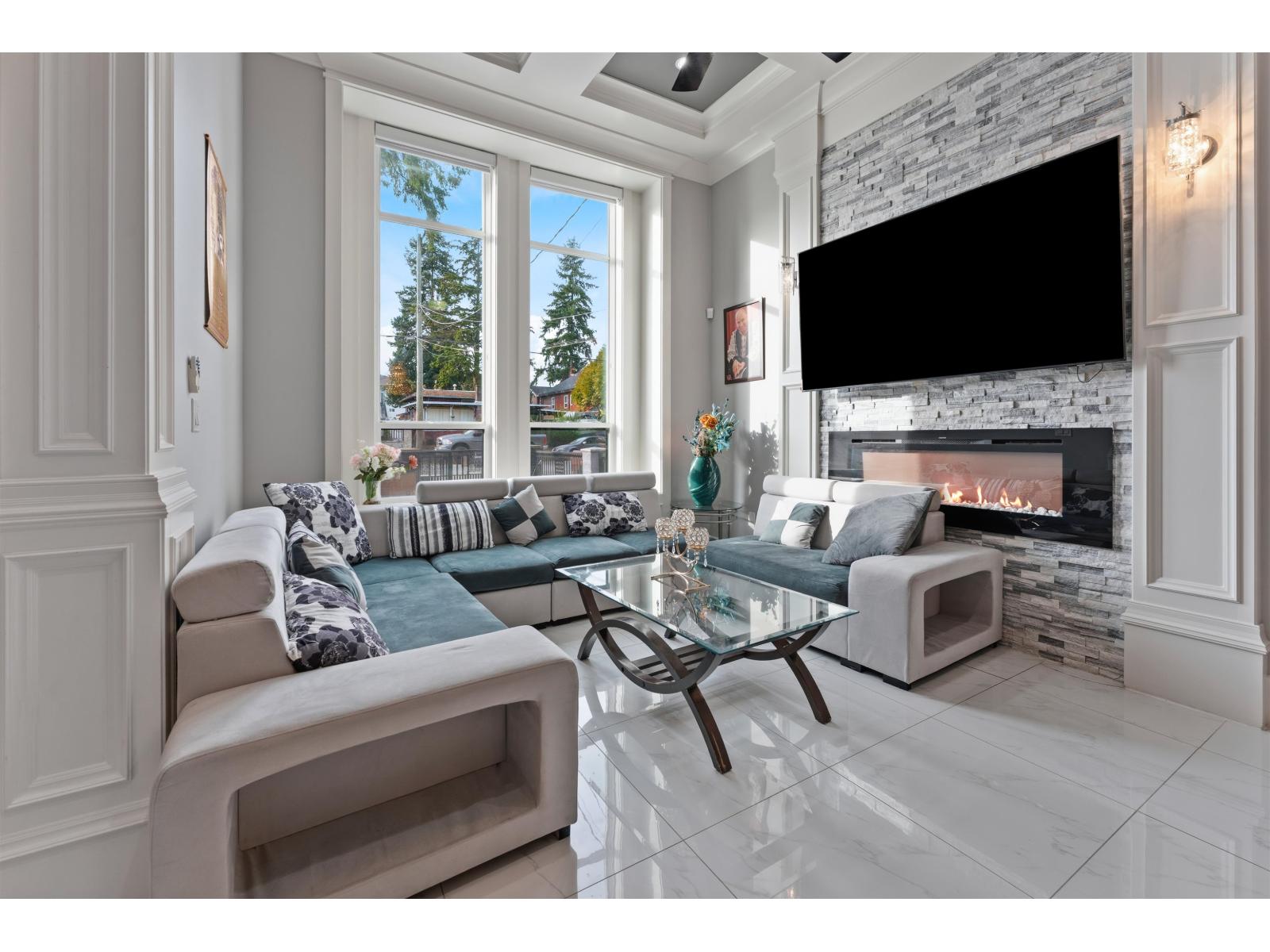 7818 127 Street Property Photo 4