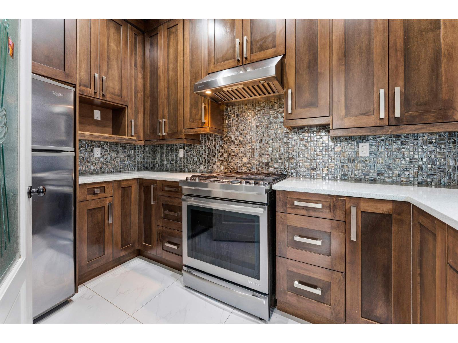 7818 127 Street Property Photo 14