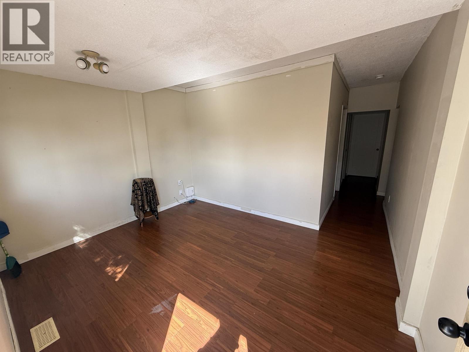 301 E 41st Avenue Property Photo 3