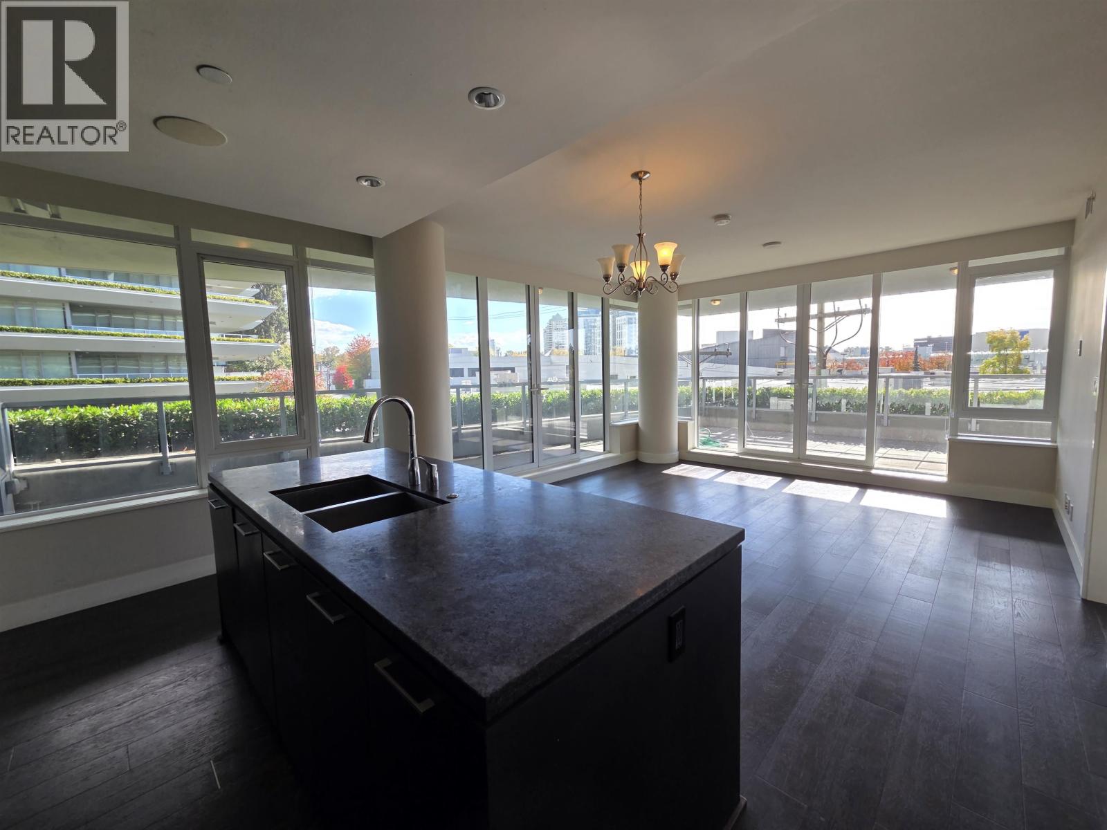 100 888 Arthur Erickson Place Property Photo 2