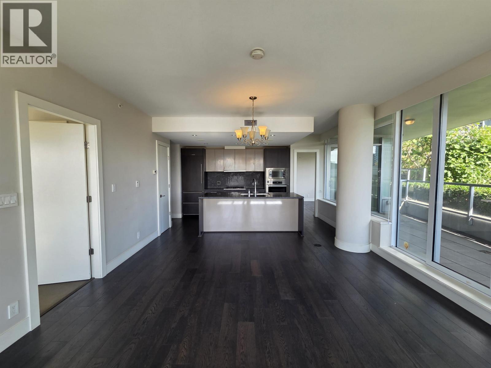 100 888 Arthur Erickson Place Property Photo 4
