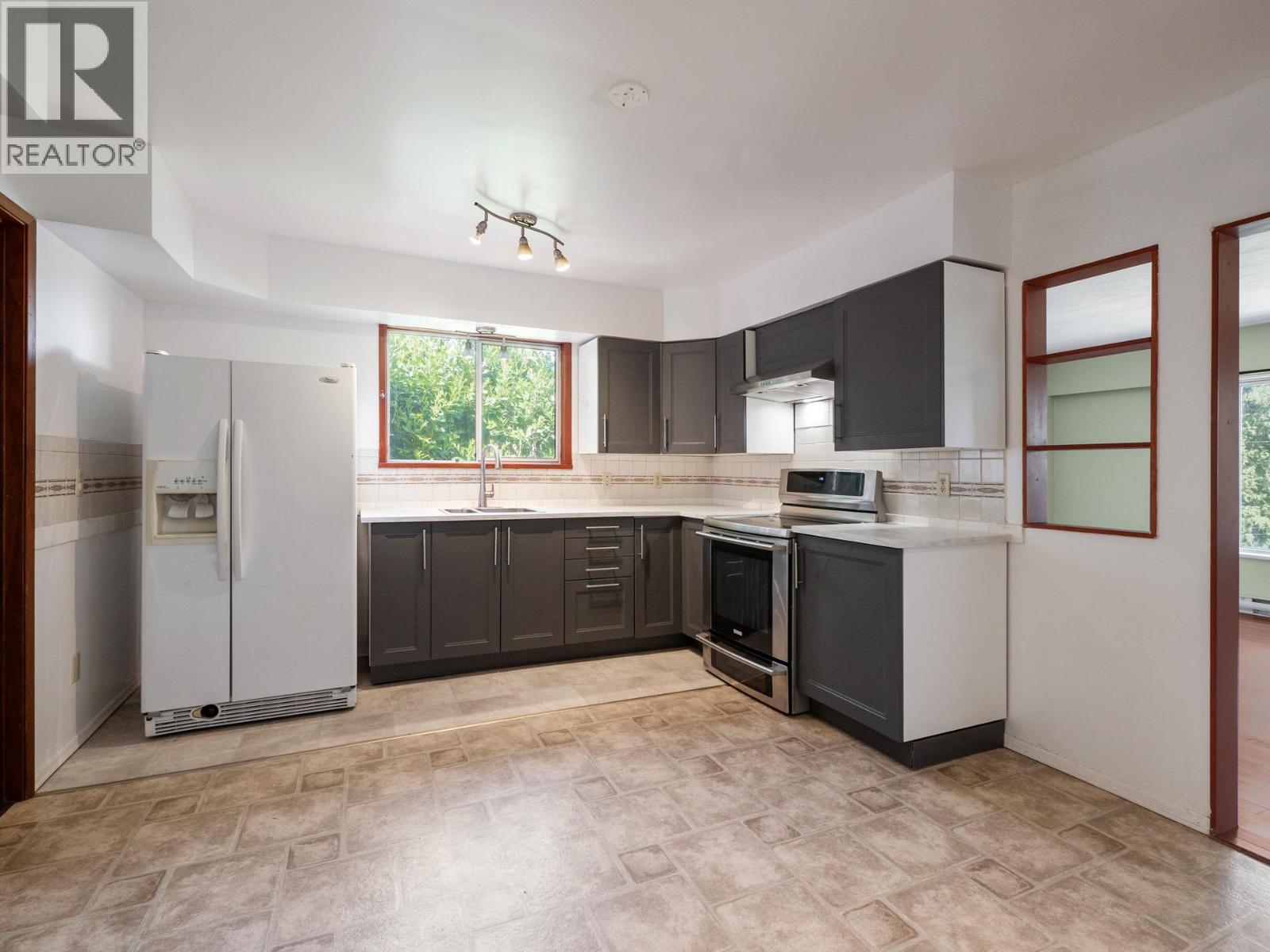 642 Gower Point Road Property Photo 11