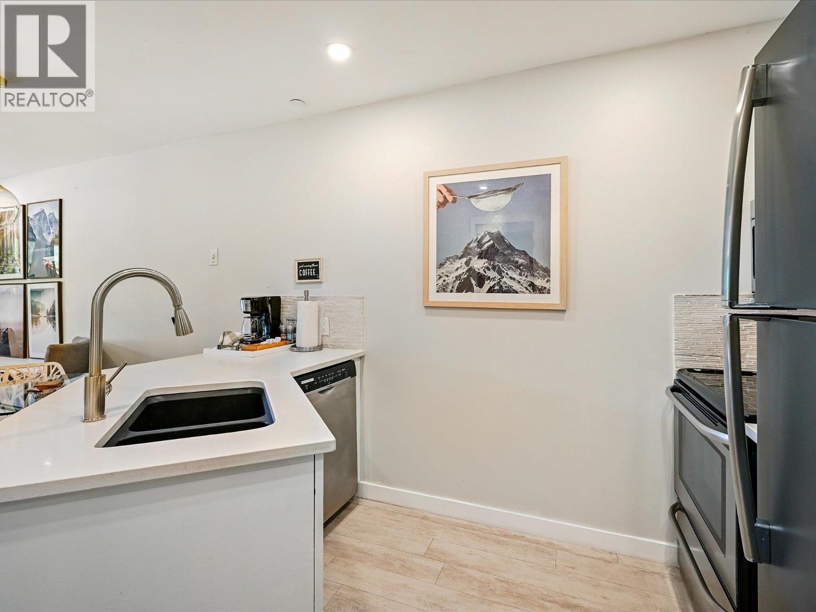 326 4360 Lorimer Road Property Photo 12