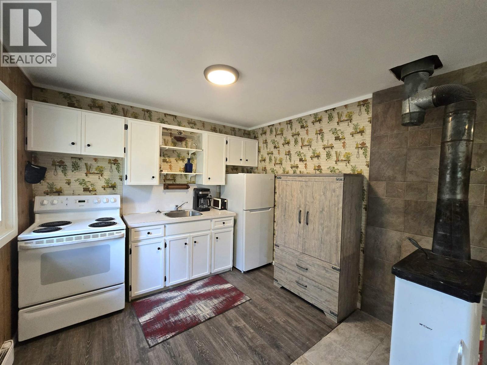 762 S Green Lake Road Property Photo 4