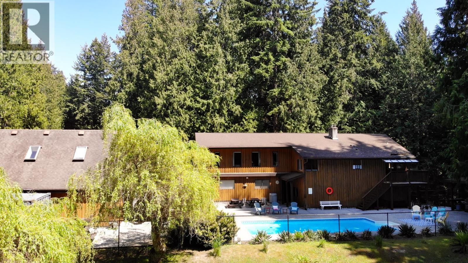 1371 Sunshine Coast Highway Property Photo 1