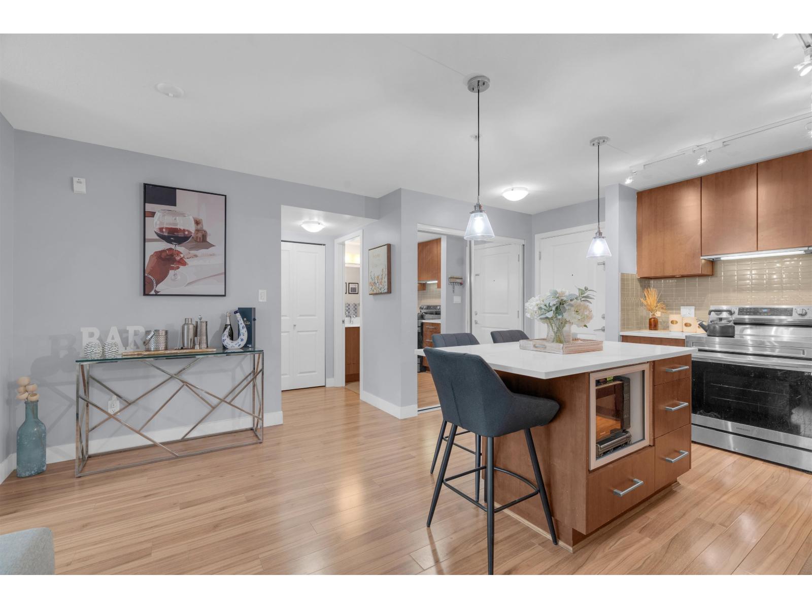 352 15850 26 Avenue Property Photo 5