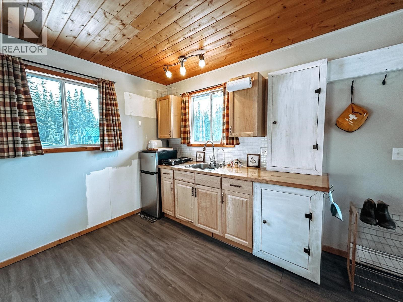 7594 Beazely Road Property Photo 8