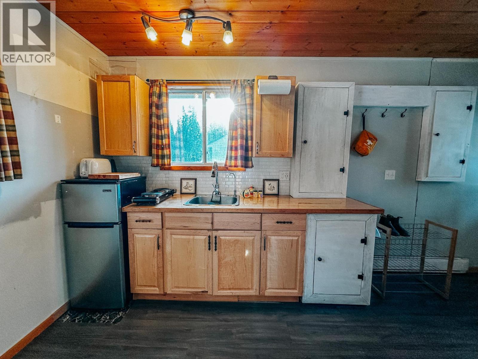 7594 Beazely Road Property Photo 9