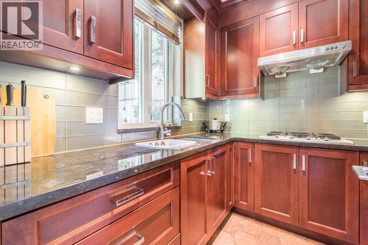 2479 Ottawa Avenue Property Photo 10