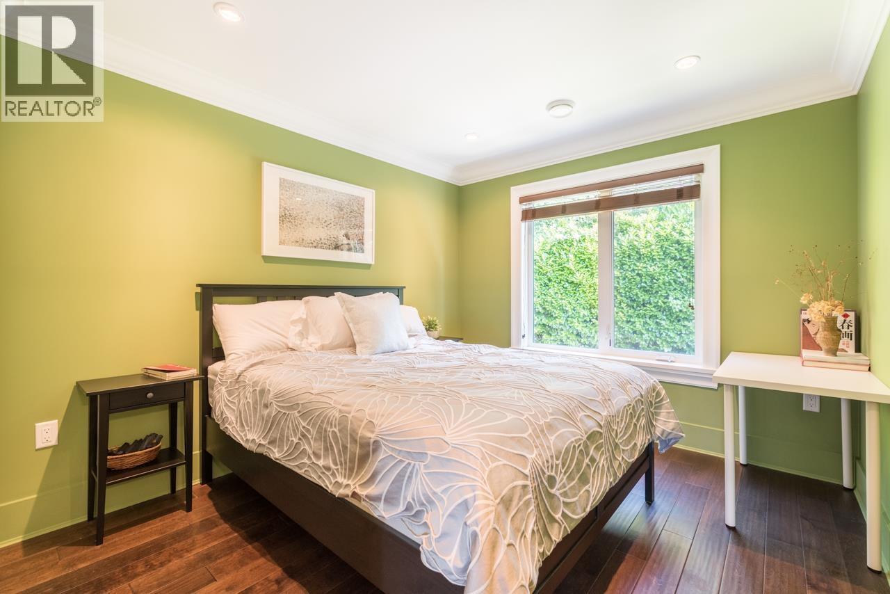 2479 Ottawa Avenue Property Photo 14