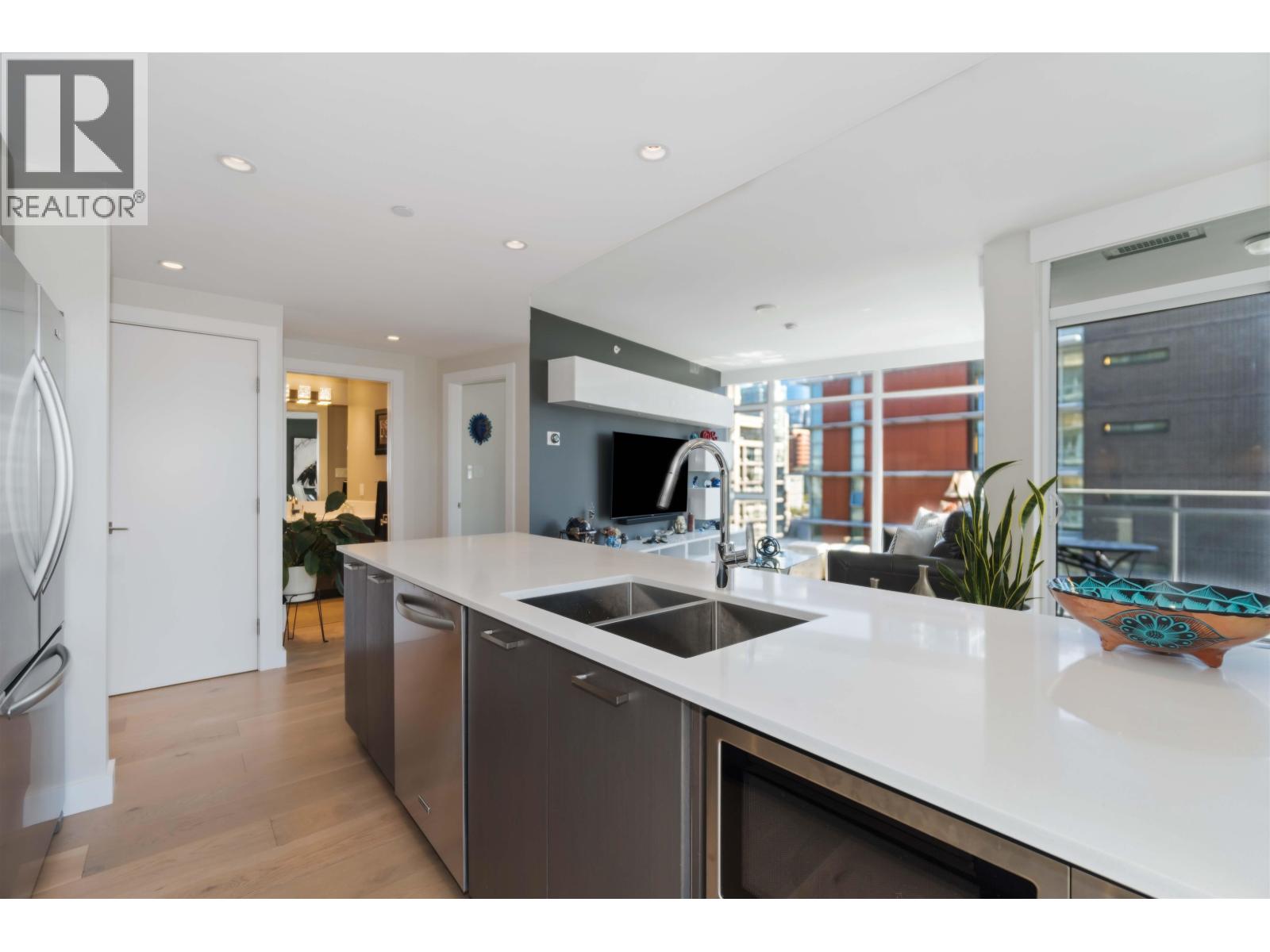 1205 1372 Seymour Street Property Photo 15