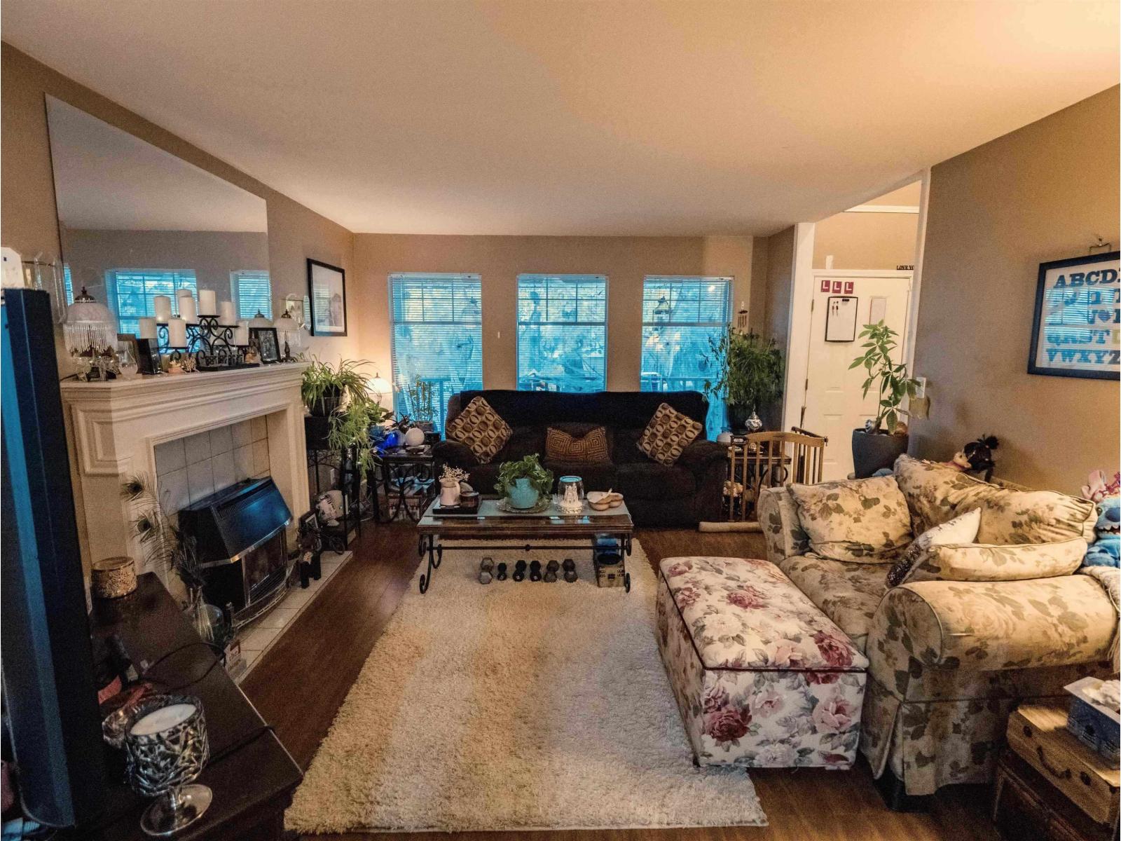 18961 60b Avenue Property Photo 2