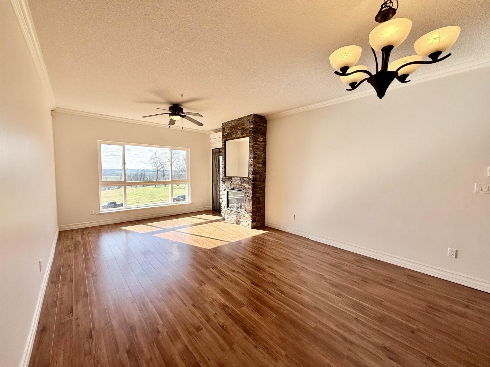 A222 33755 7th Avenue Property Photo 3