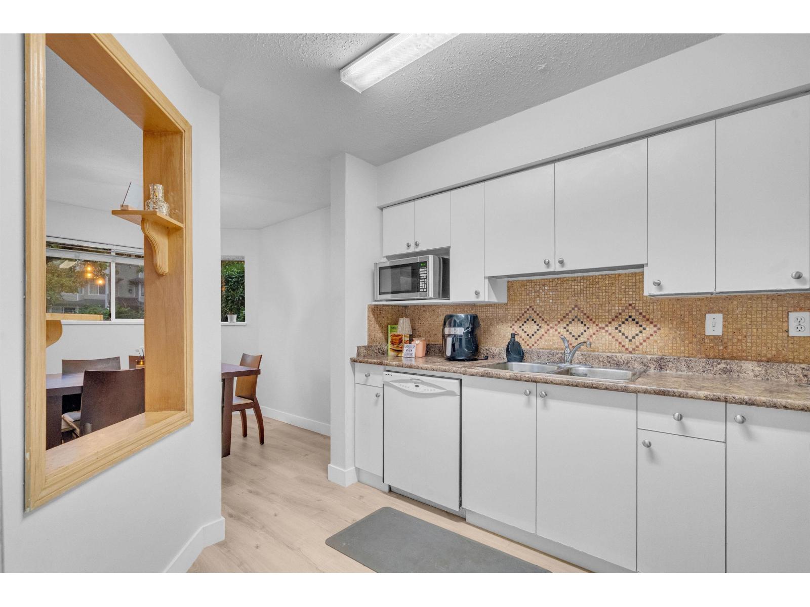 111 12101 80 Avenue Property Photo 9