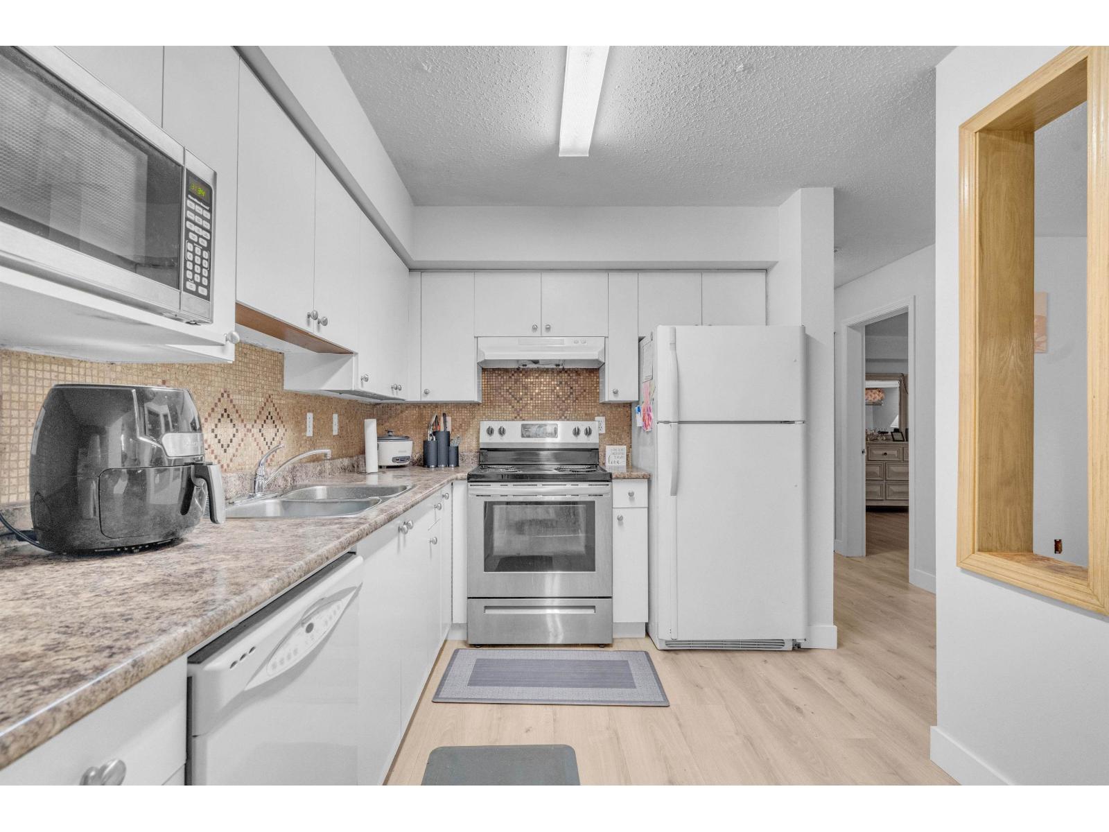 111 12101 80 Avenue Property Photo 10