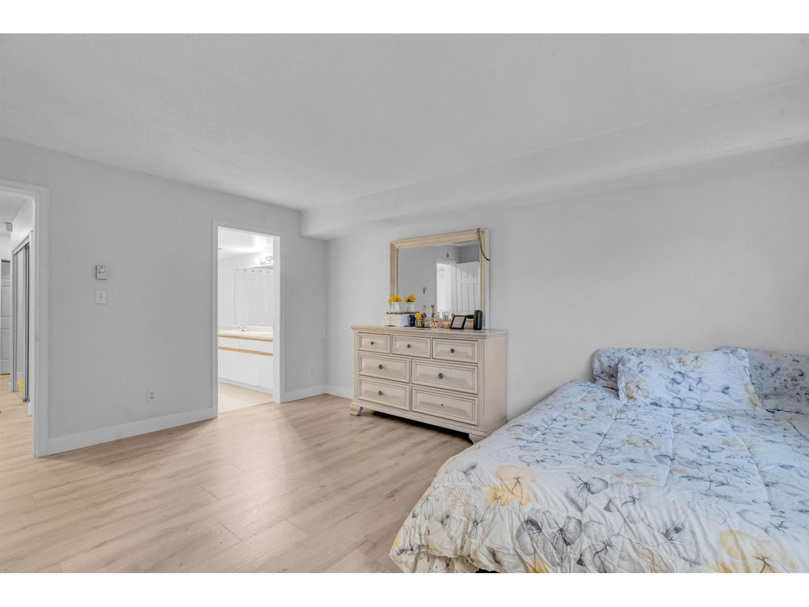 111 12101 80 Avenue Property Photo 12