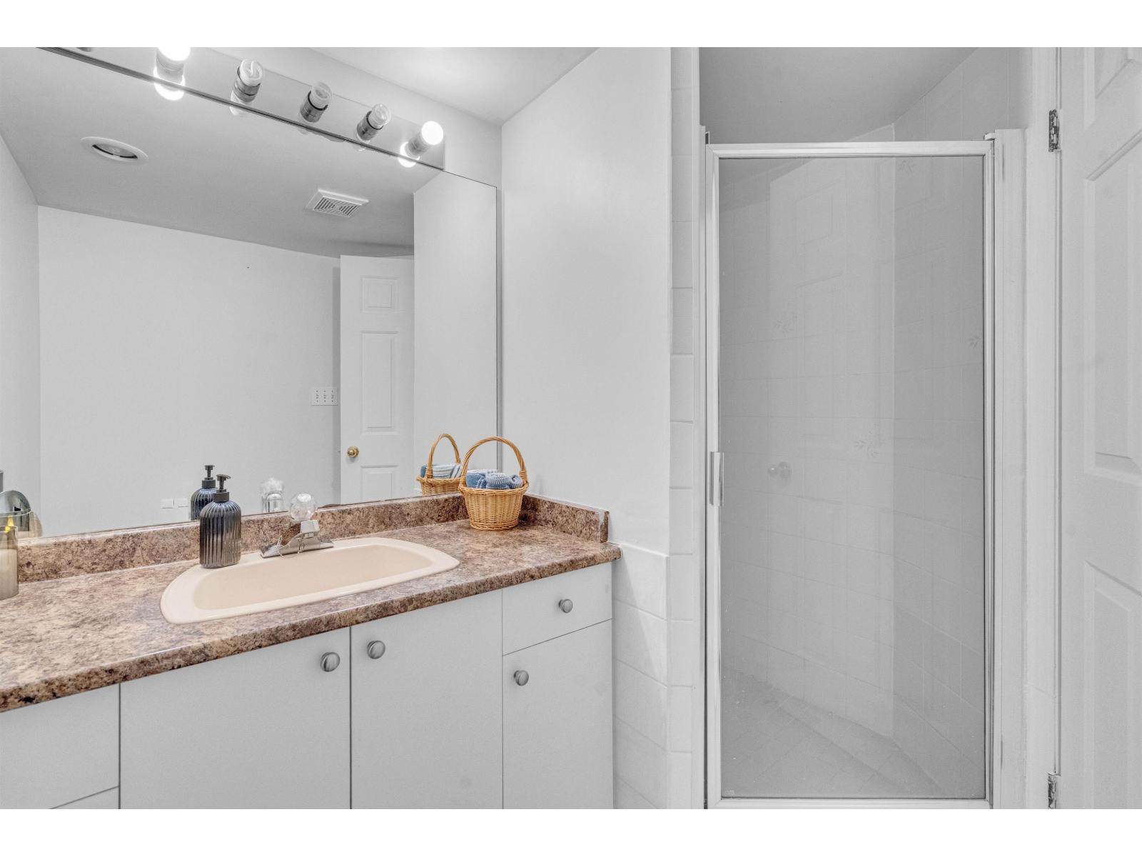 111 12101 80 Avenue Property Photo 18