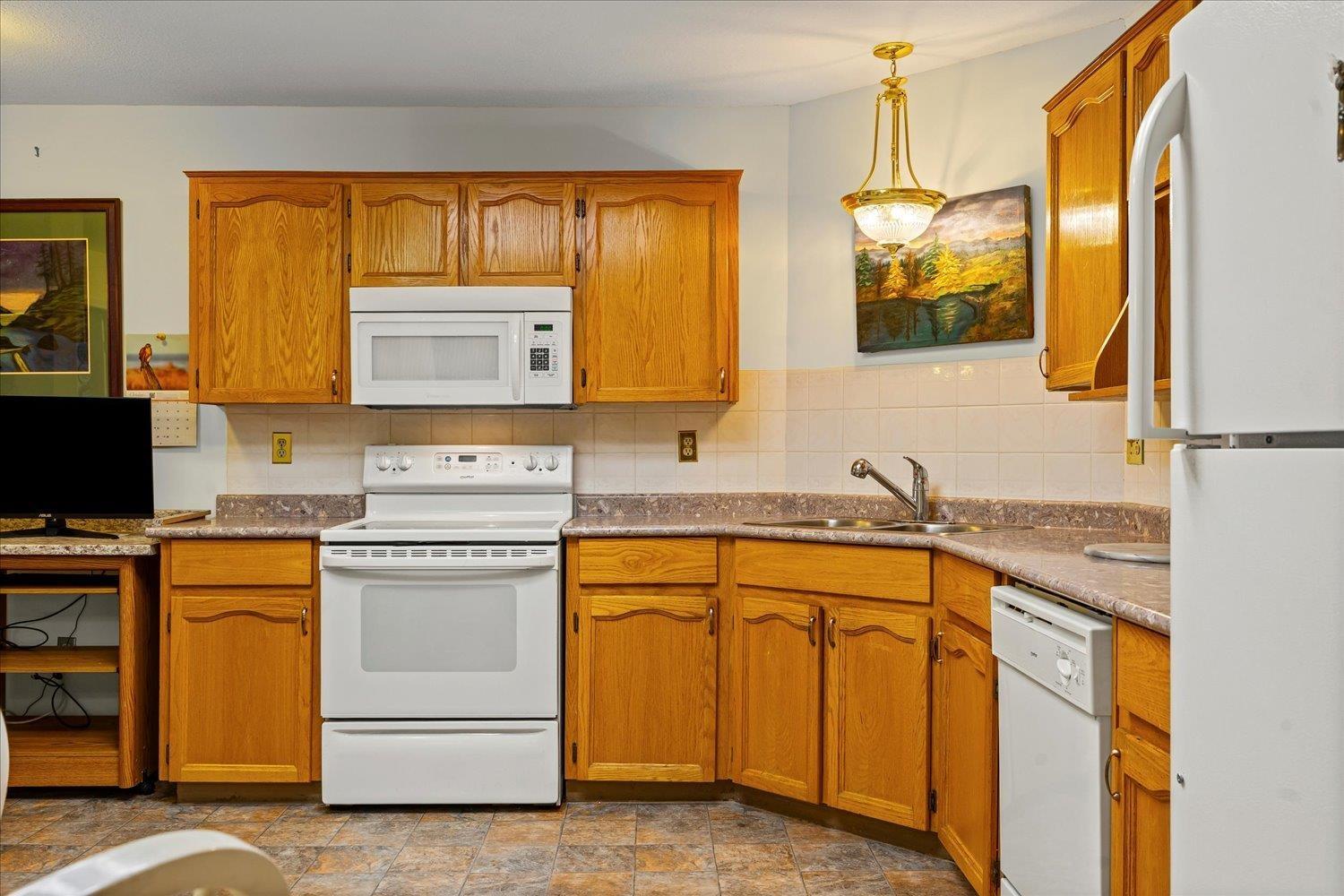 113 33030 George Ferguson Way Property Photo 6