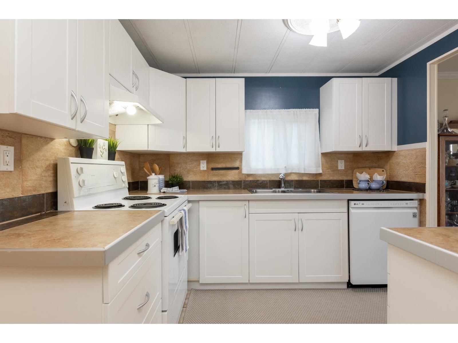 50 15875 20 Avenue Property Photo 4