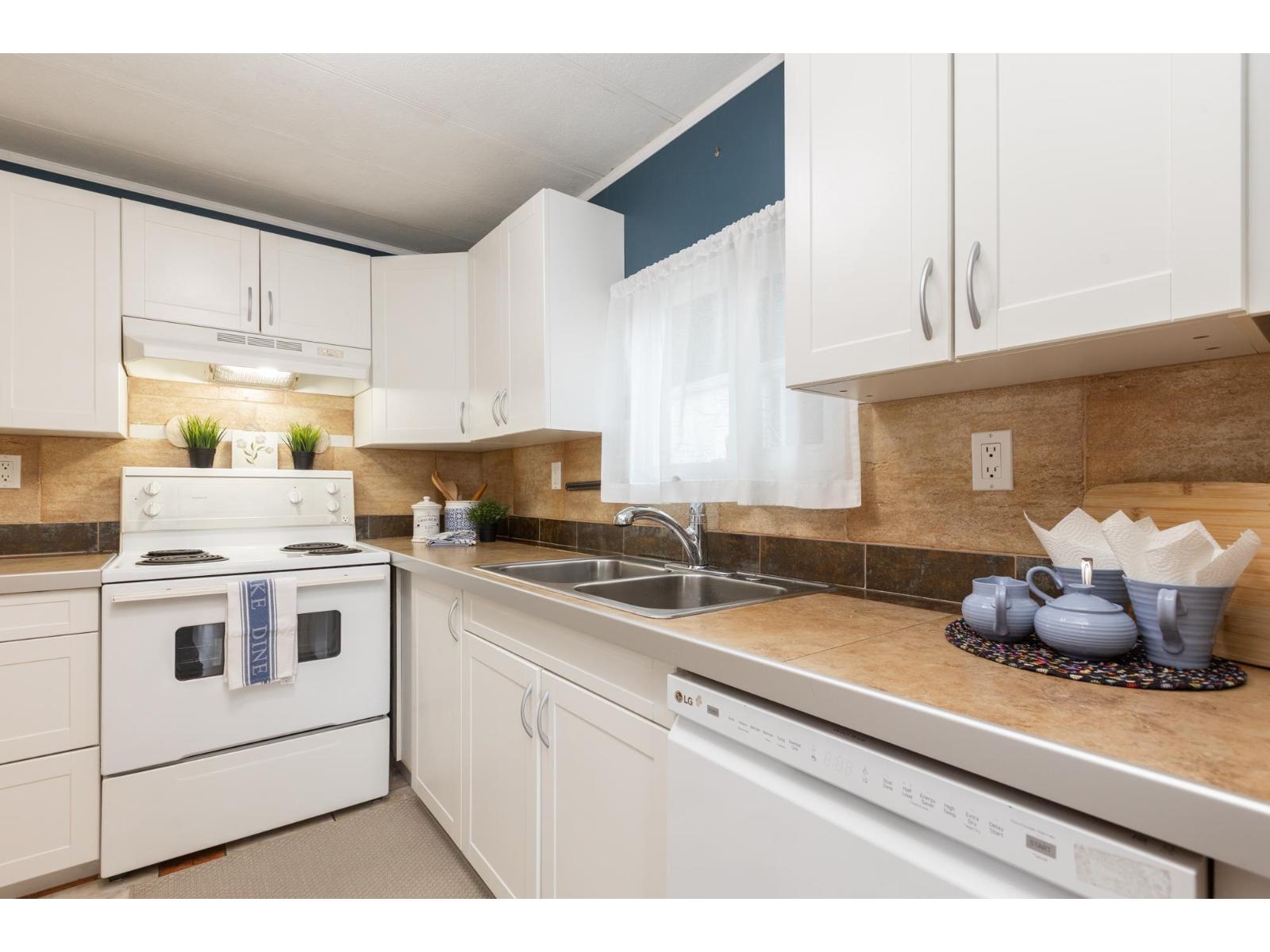 50 15875 20 Avenue Property Photo 6