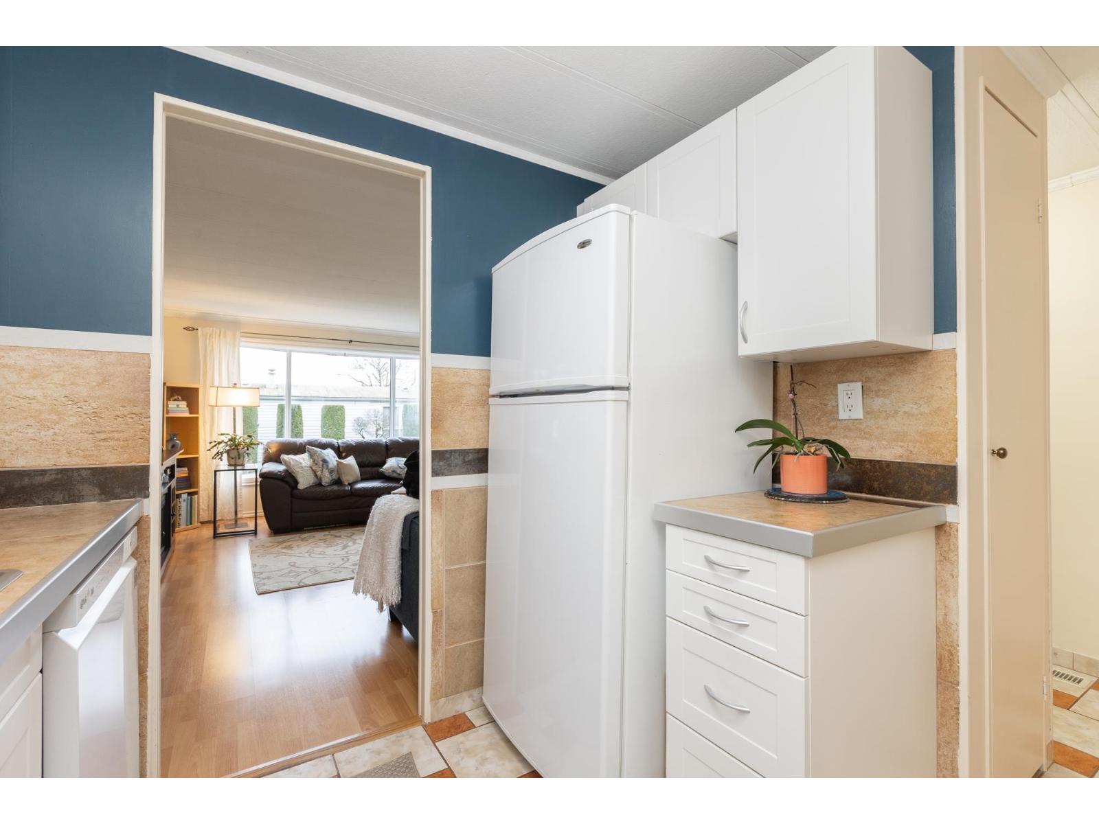 50 15875 20 Avenue Property Photo 7