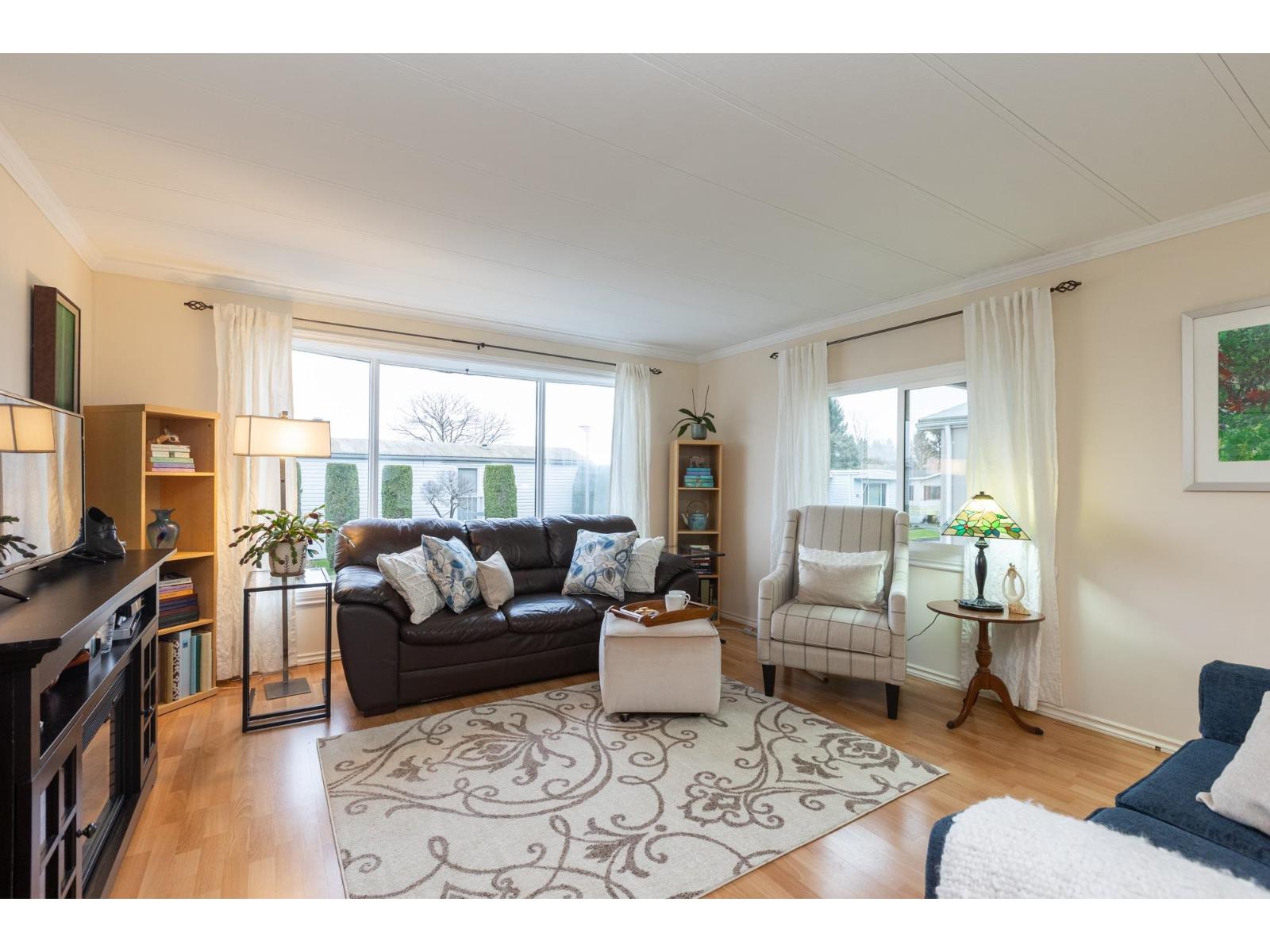 50 15875 20 Avenue Property Photo 11
