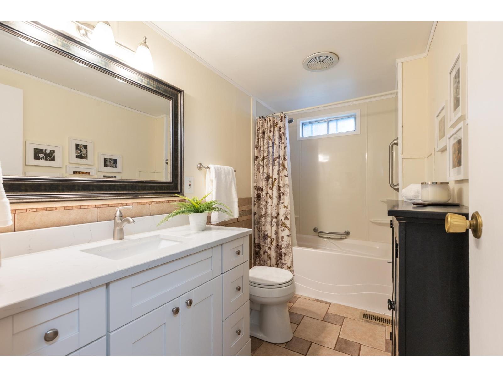 50 15875 20 Avenue Property Photo 17
