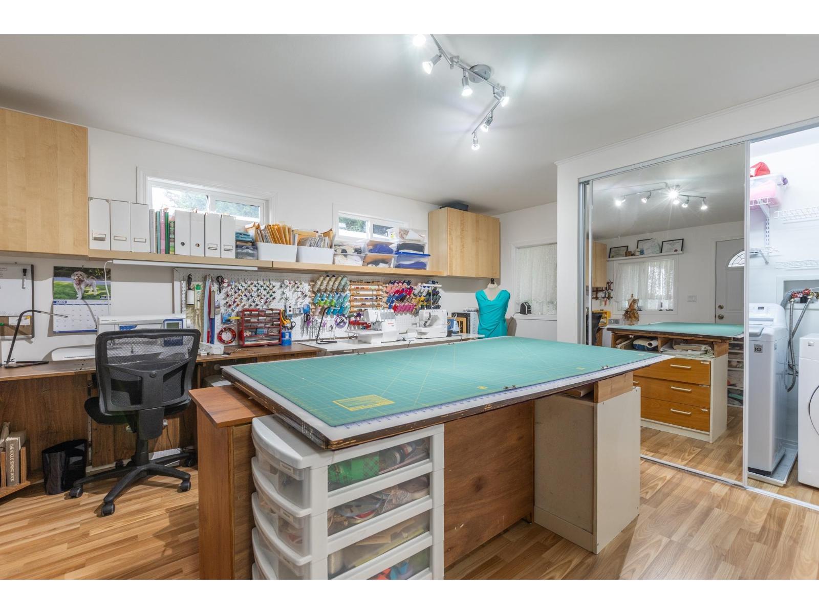 50 15875 20 Avenue Property Photo 22