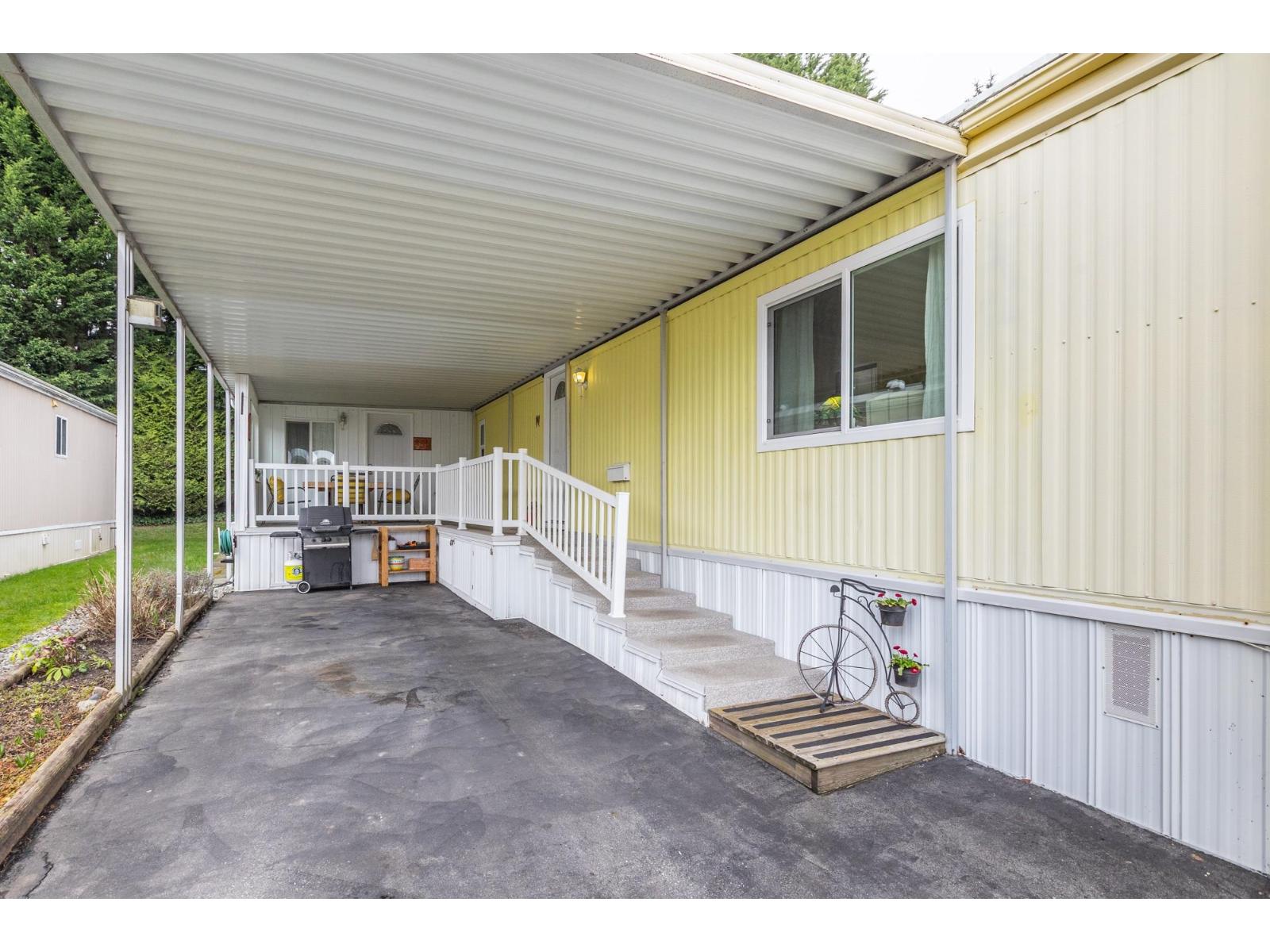 50 15875 20 Avenue Property Photo 24