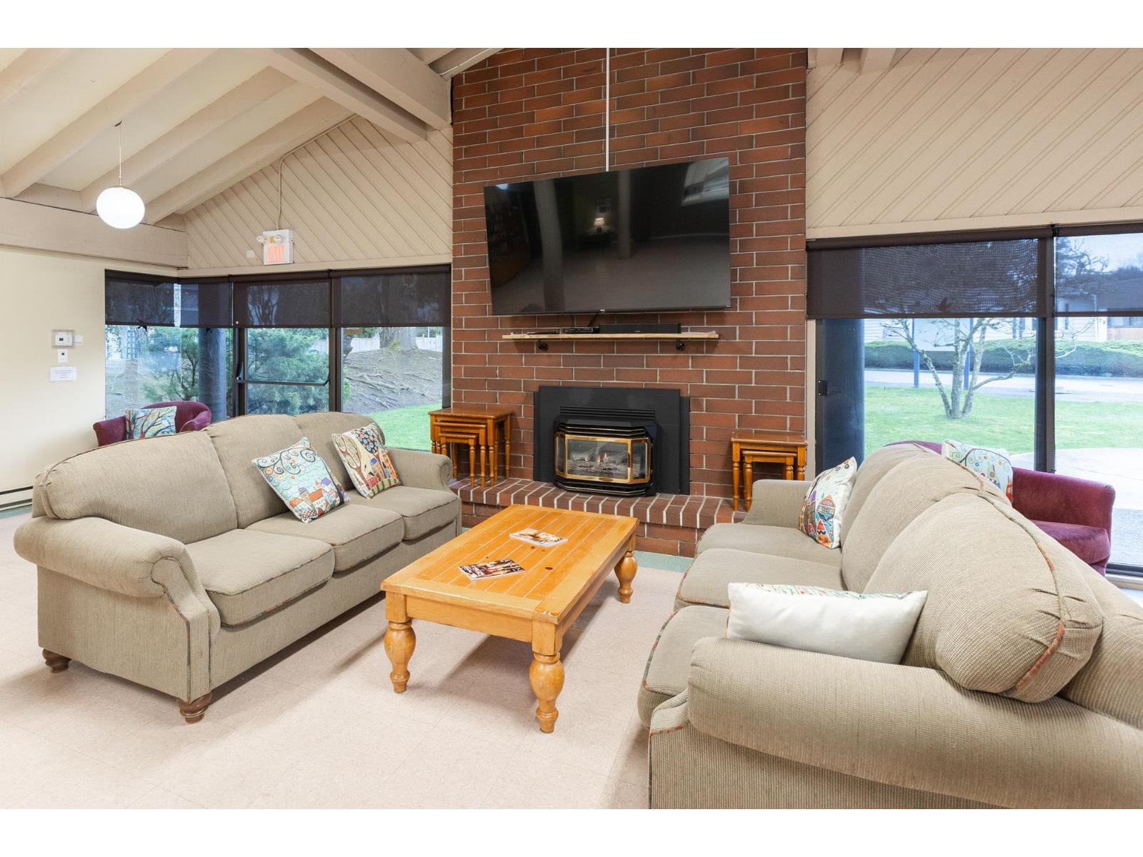 50 15875 20 Avenue Property Photo 28