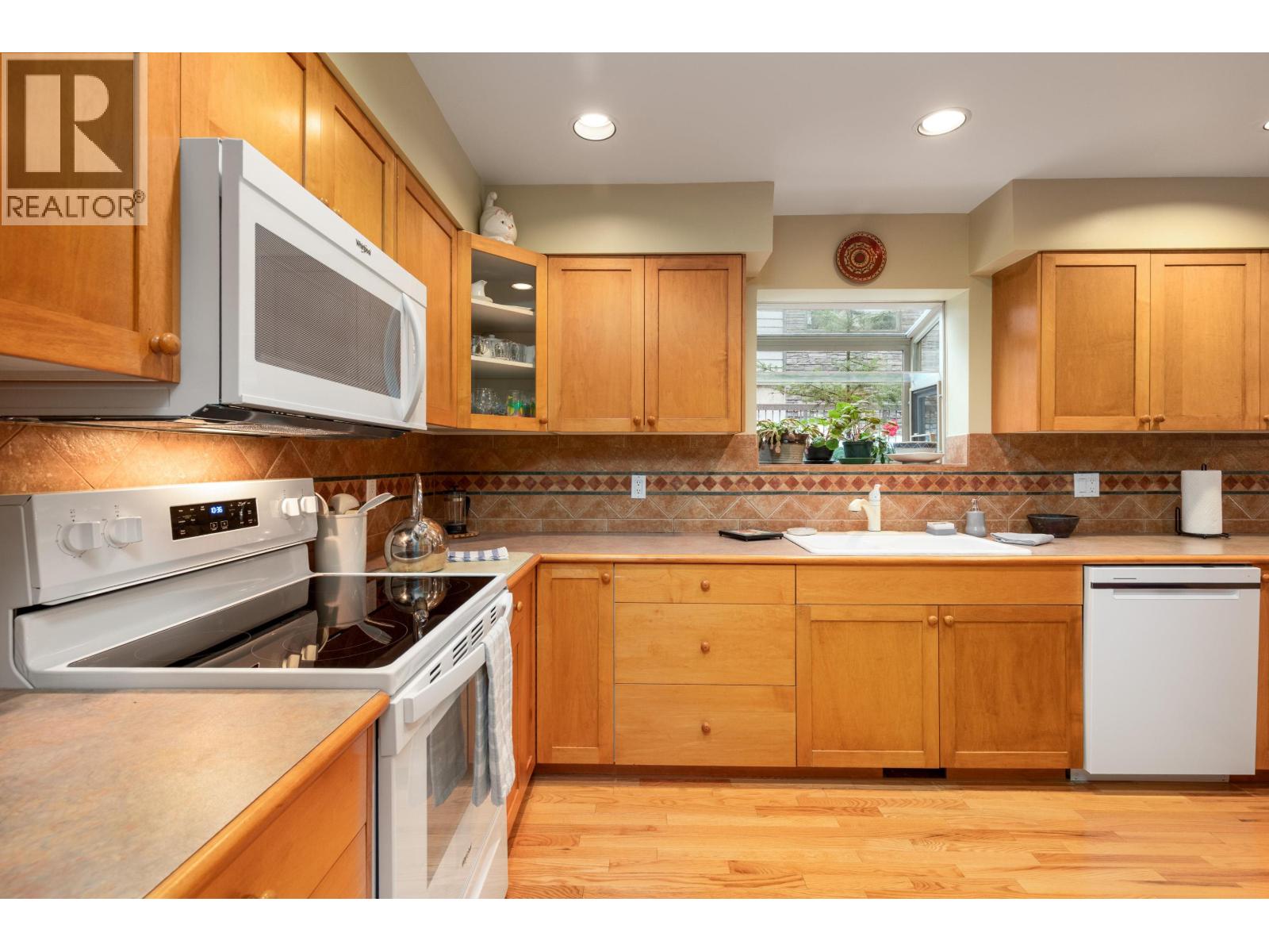 2813 Clifftop Lane Property Photo 9