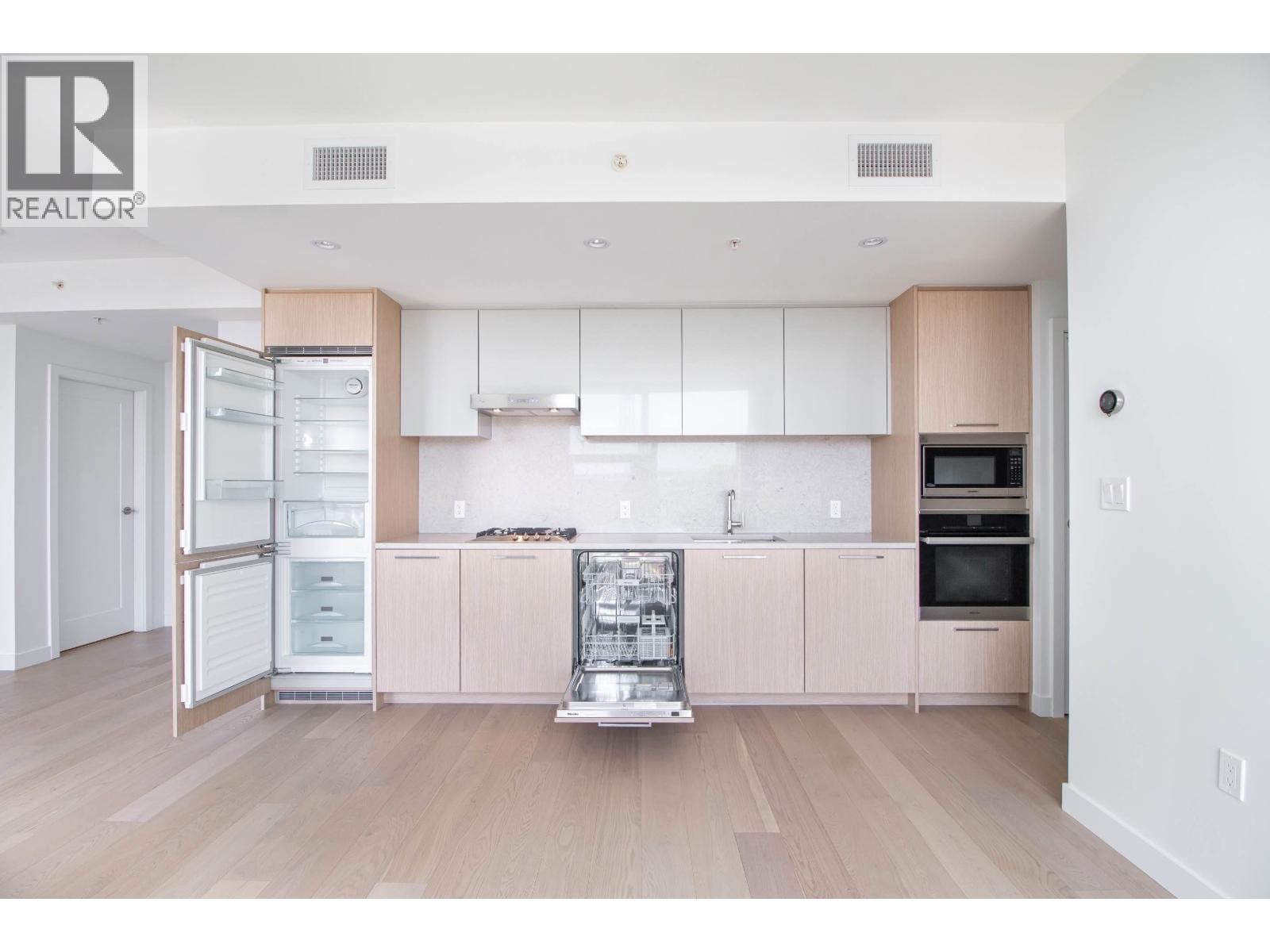 1502 3331 NO. 3 ROAD Property Photo 1