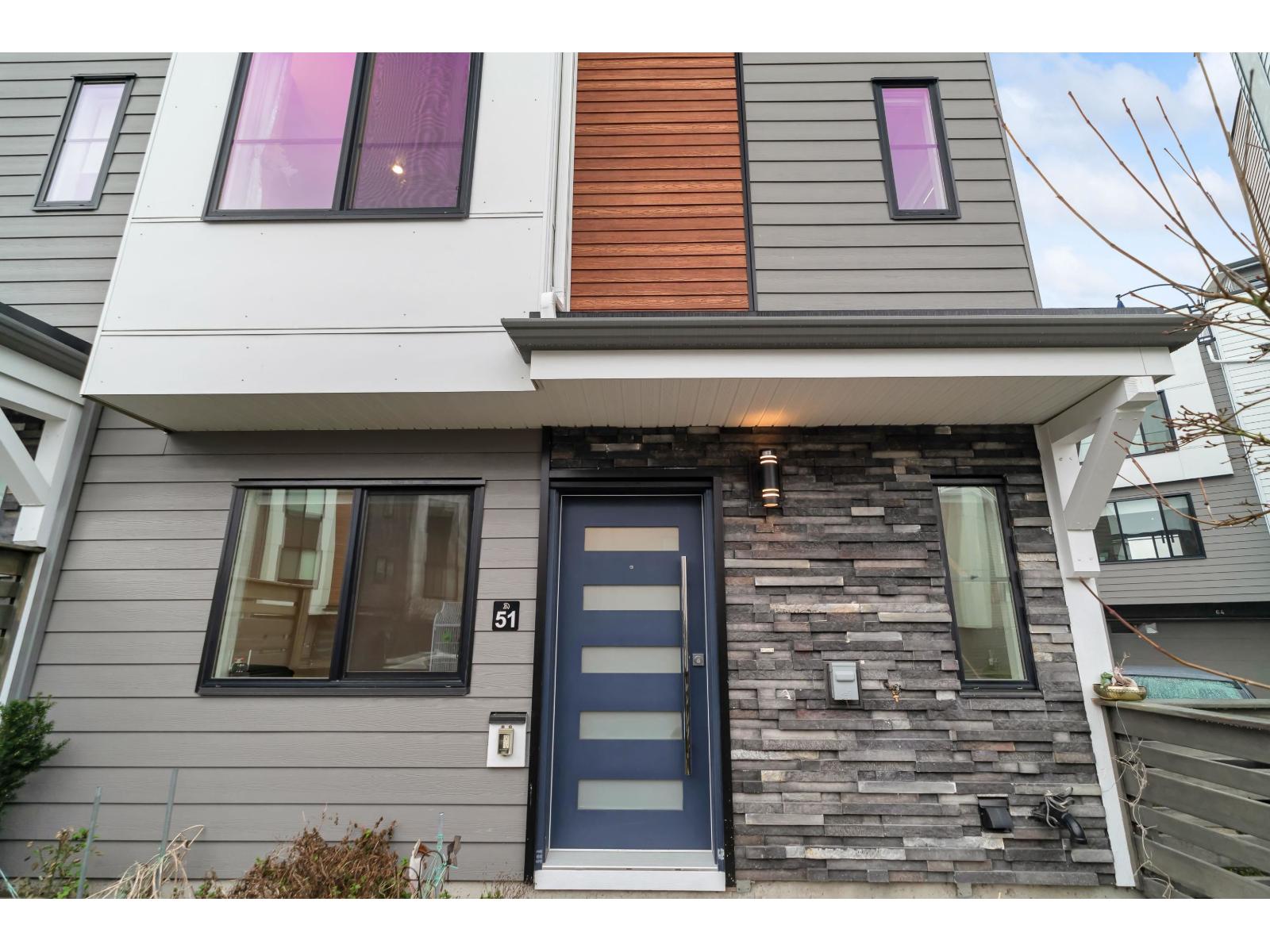 51 1639 162 Street Property Photo 2
