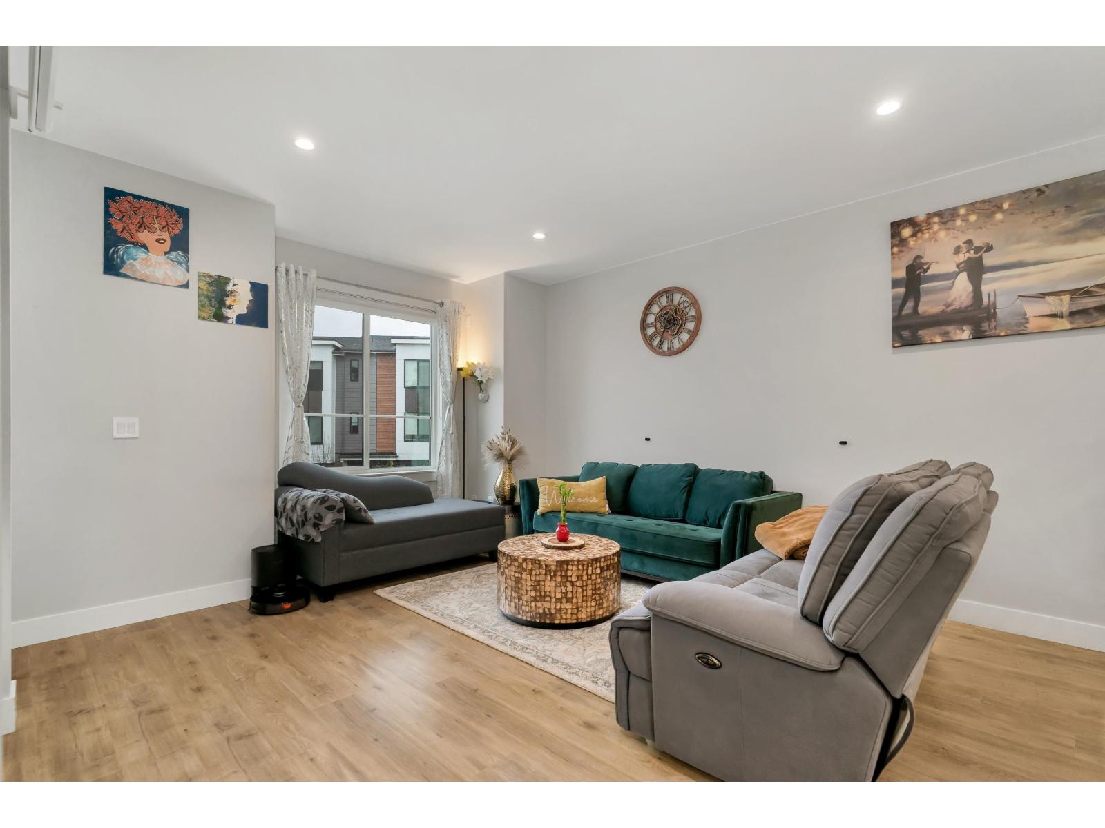 51 1639 162 Street Property Photo 3