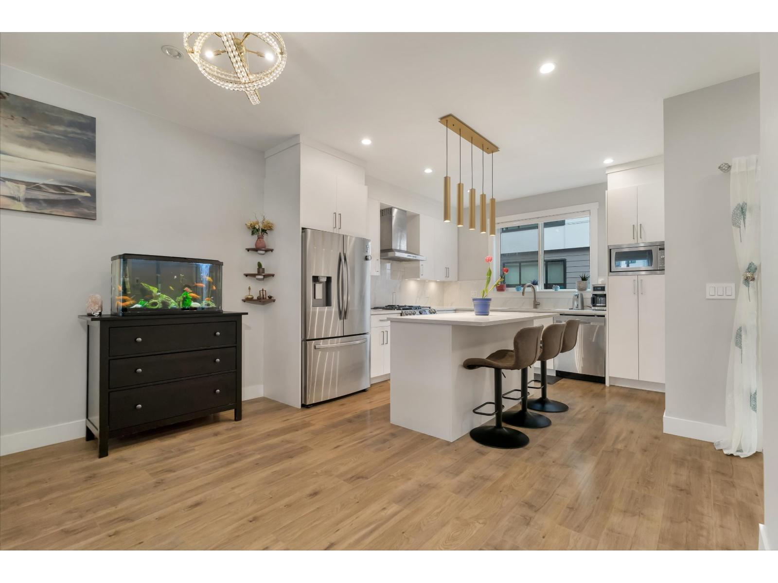 51 1639 162 Street Property Photo 5