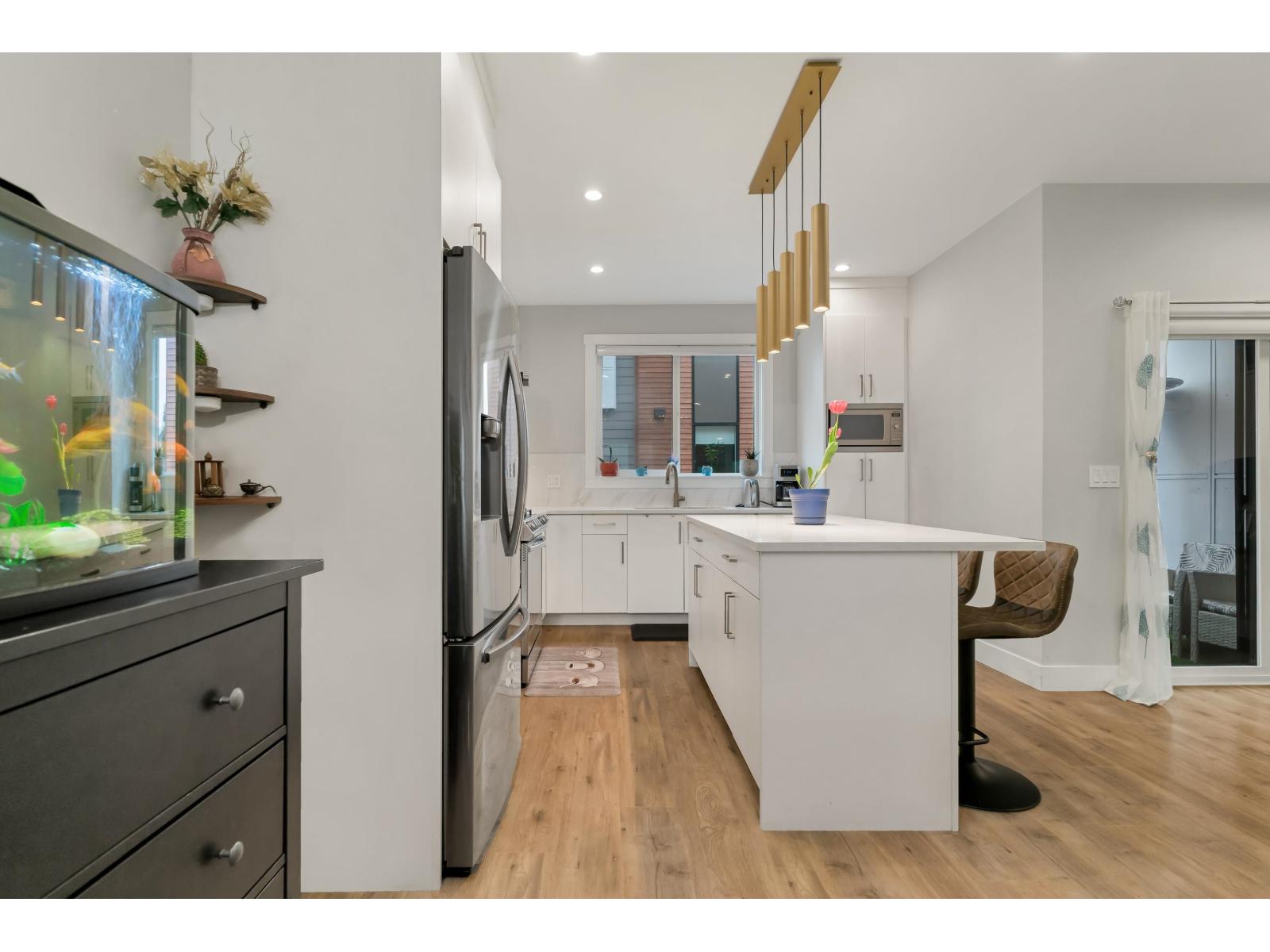 51 1639 162 Street Property Photo 6