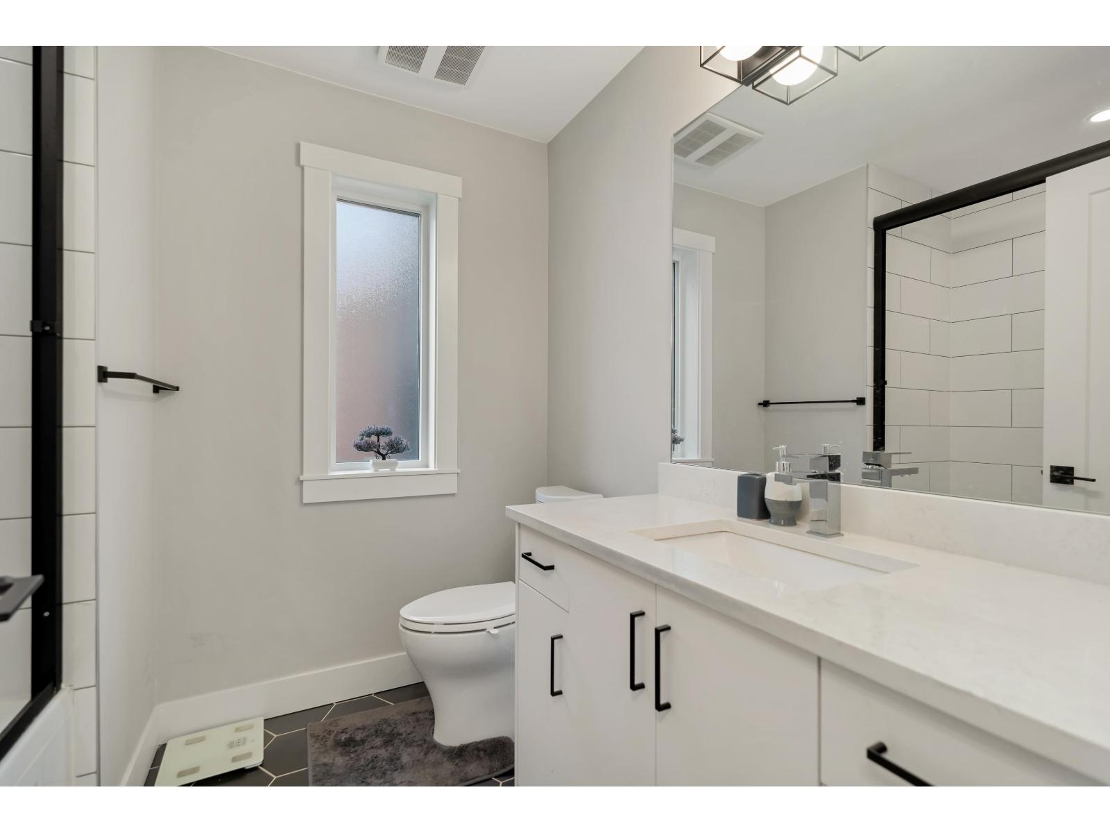 51 1639 162 Street Property Photo 11