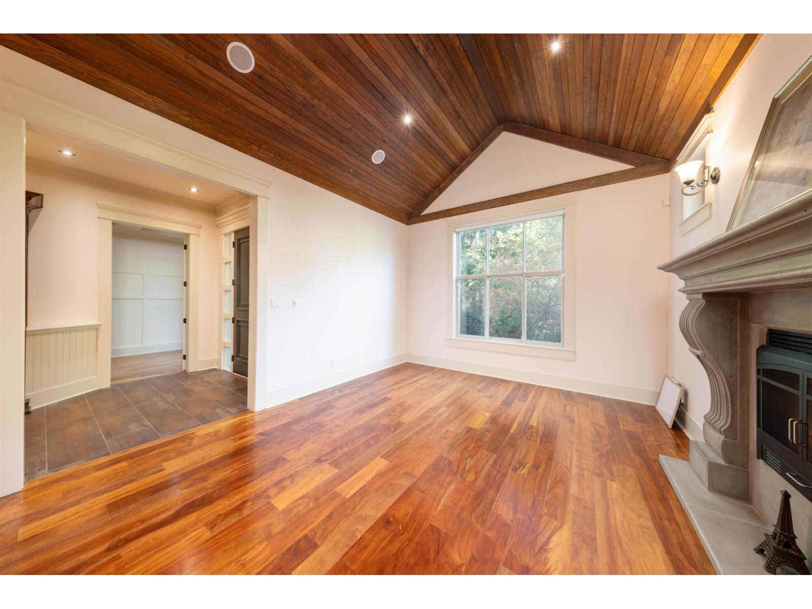 2080 136 Street Property Photo 4
